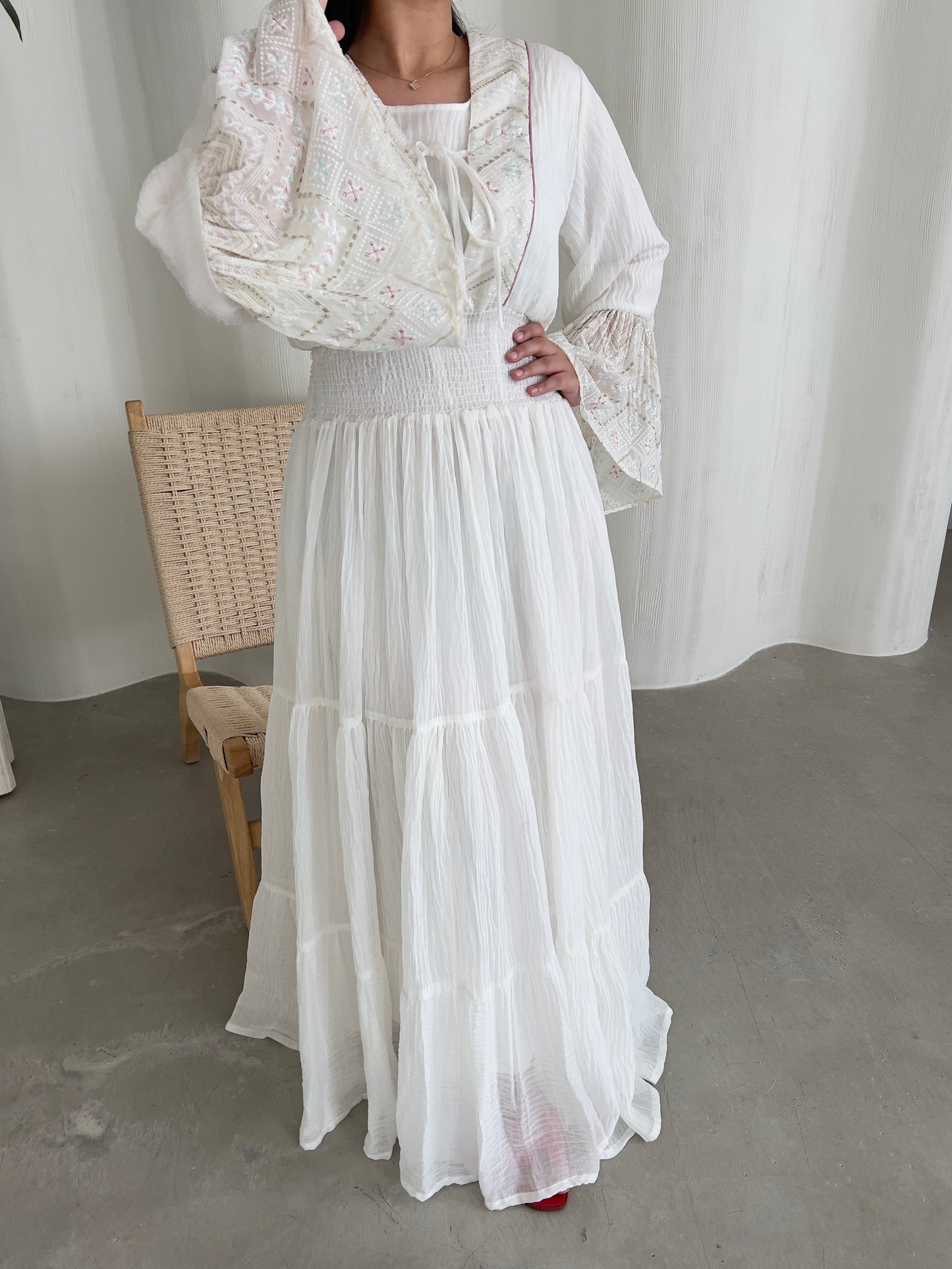 DN157 - WHITE FLOWY DRESS