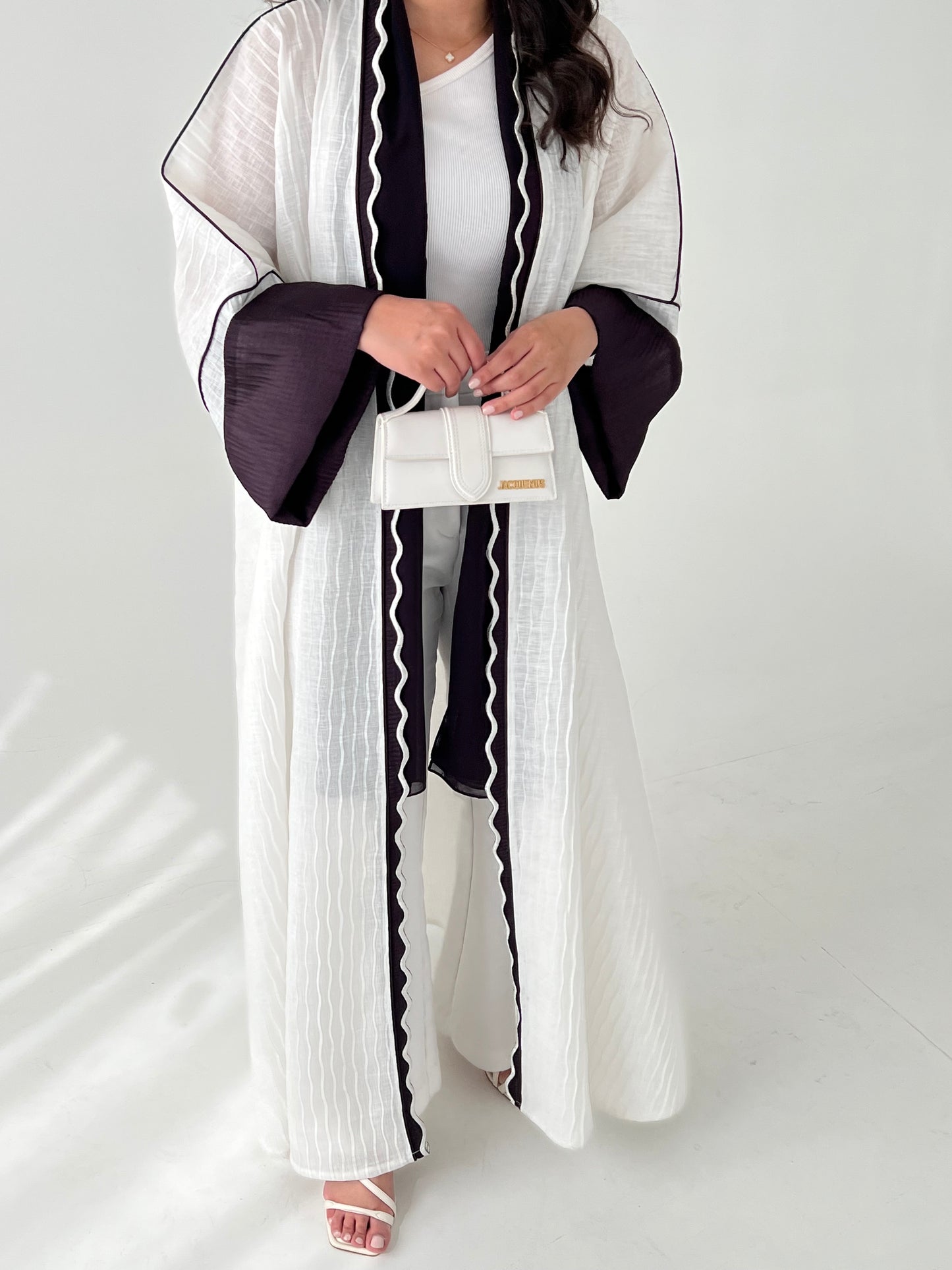 DN045 - WAVES ABAYA