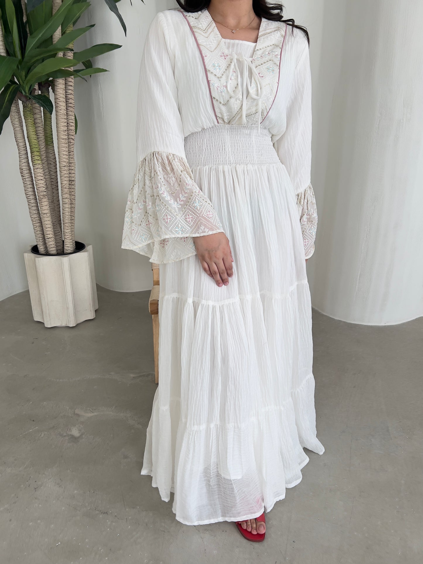 DN157 - WHITE FLOWY DRESS
