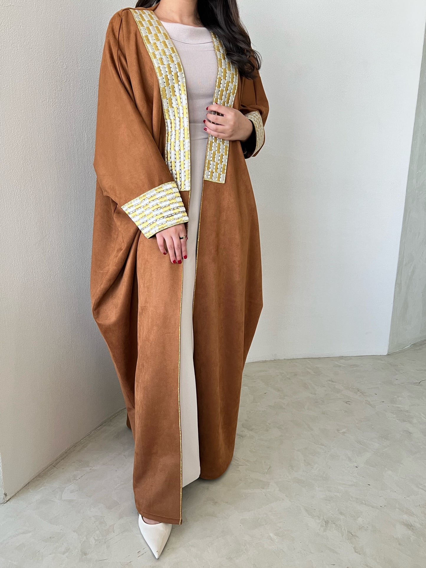 DN049 - BISHT ABAYA