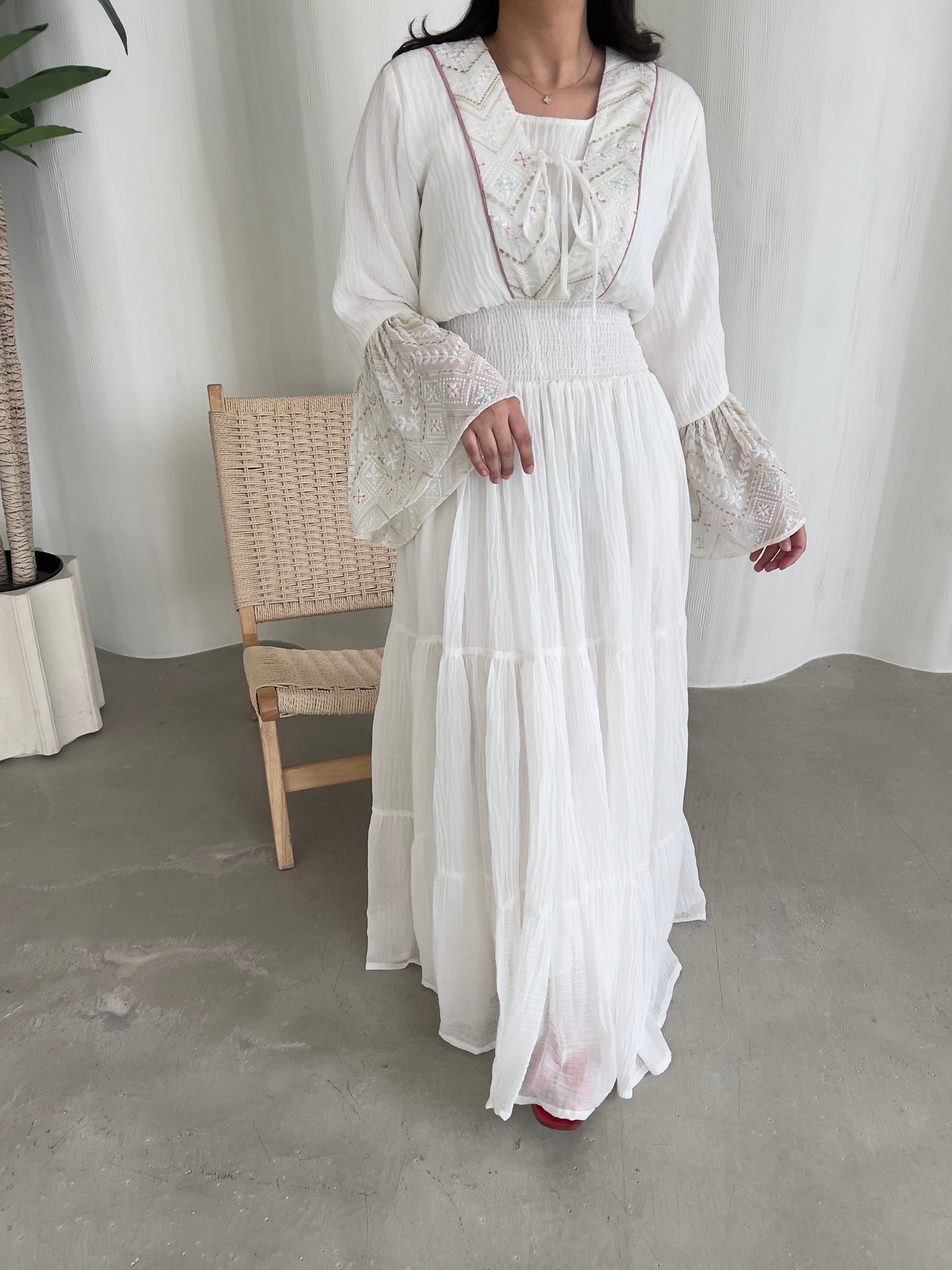 DN157 - WHITE FLOWY DRESS