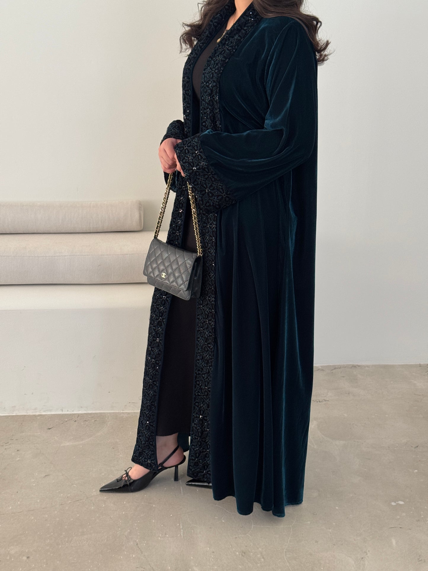 DN113 - VELVET ABAYA
