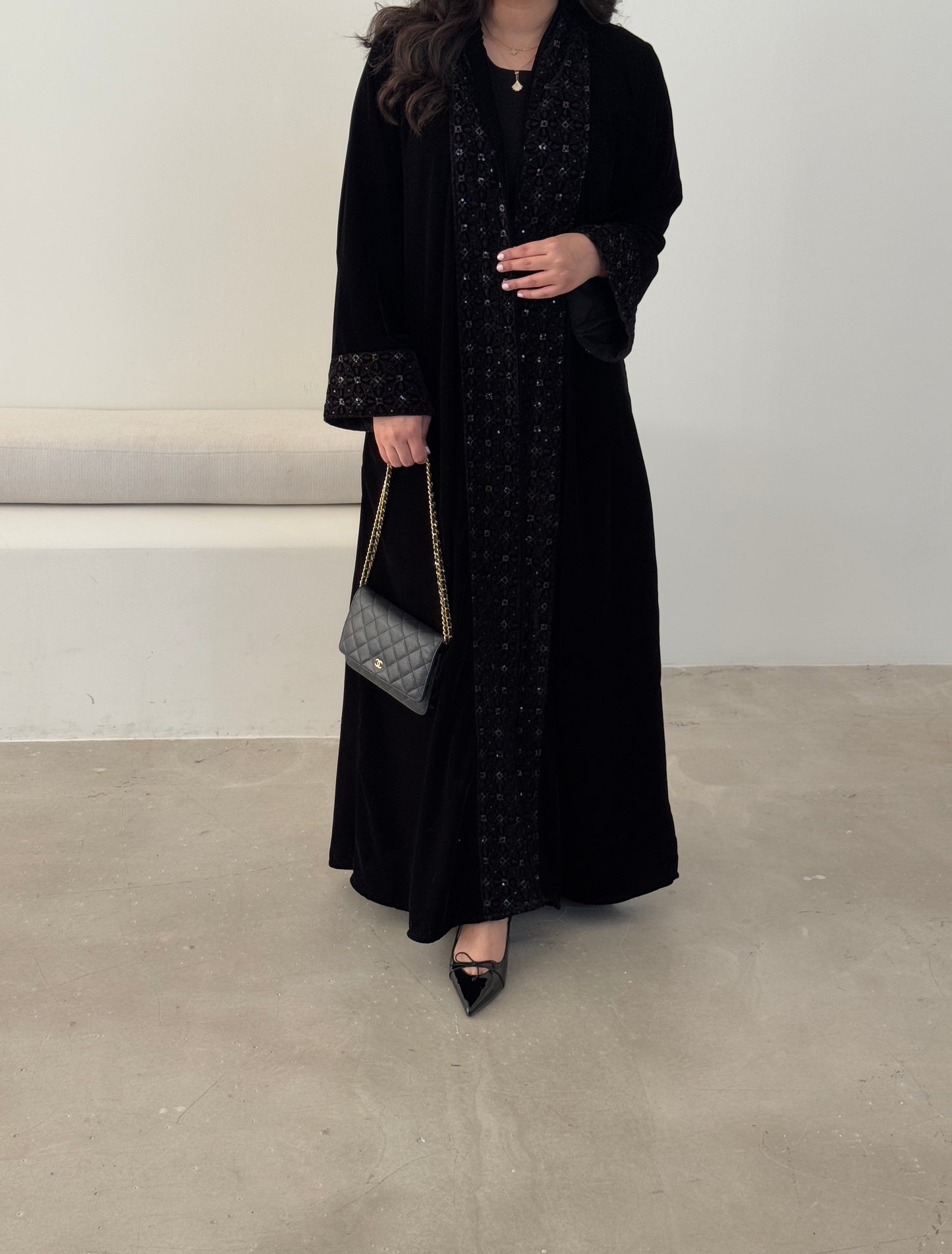 DN112 - VELVET ABAYA