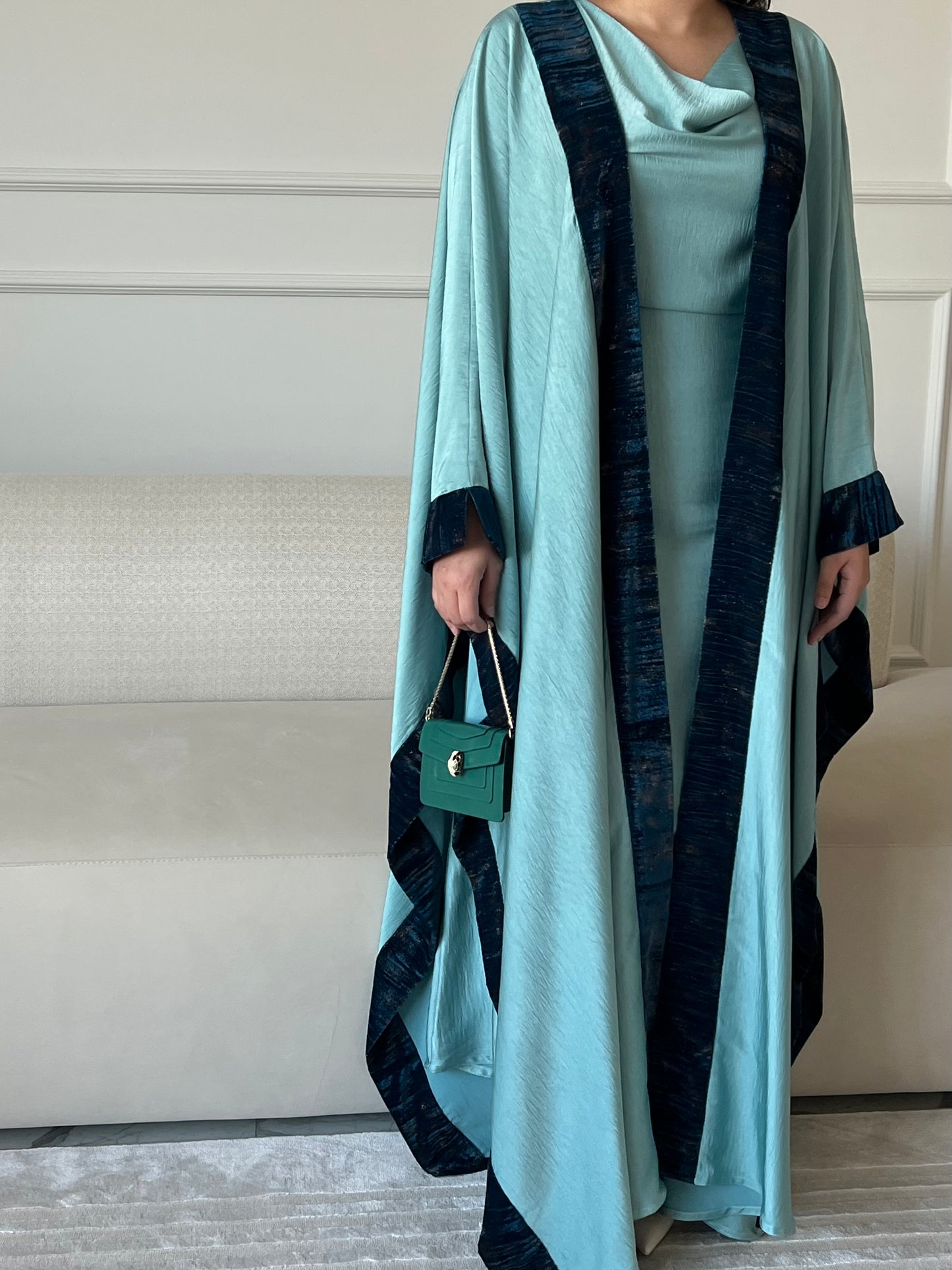 DN220 - SILK ABAYA SET