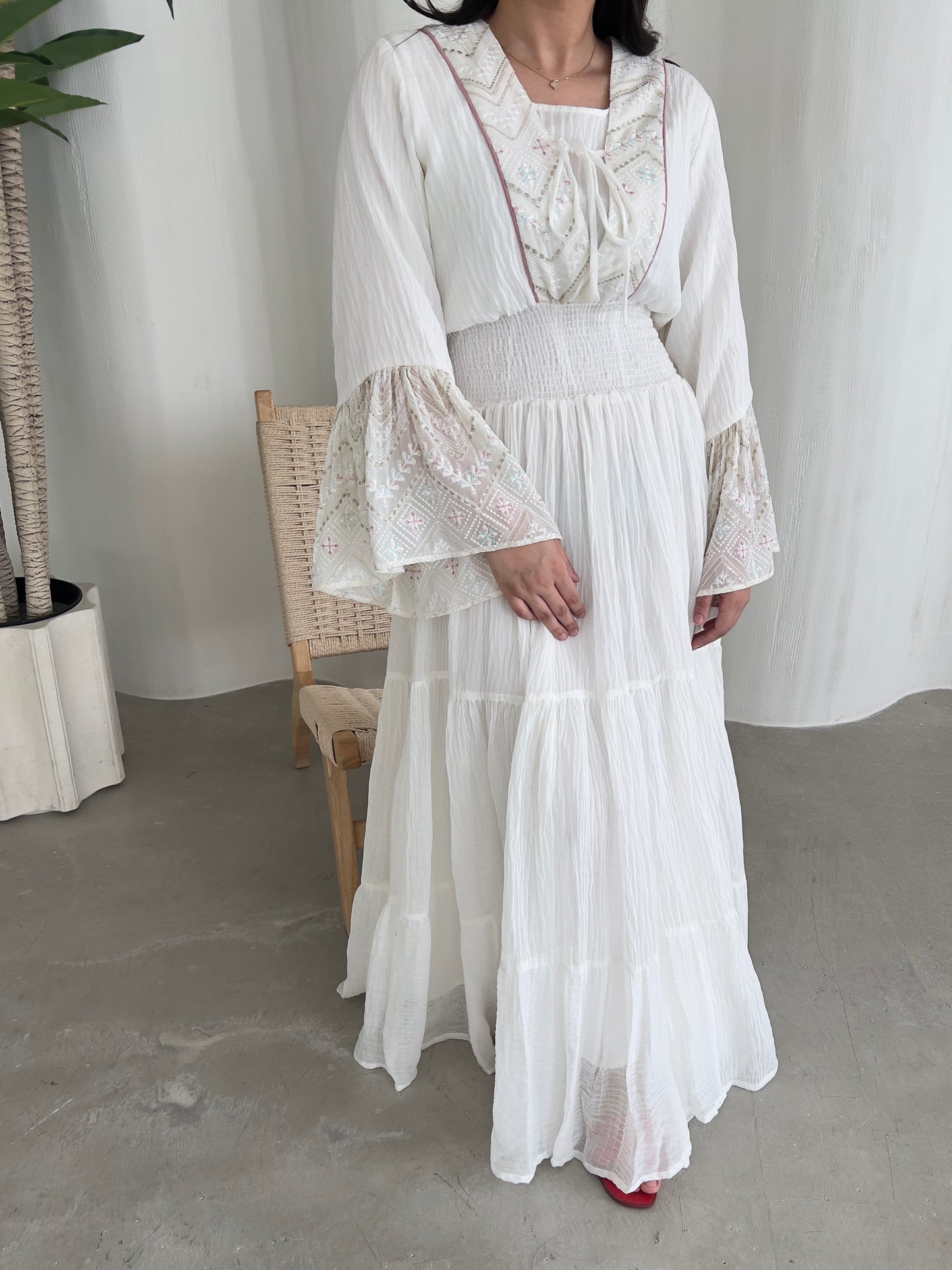 DN157 - WHITE FLOWY DRESS