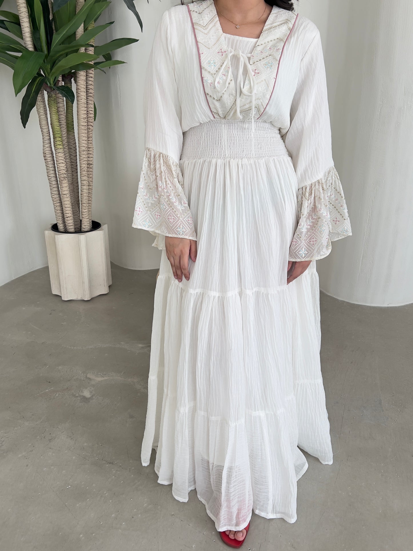 DN157 - WHITE FLOWY DRESS