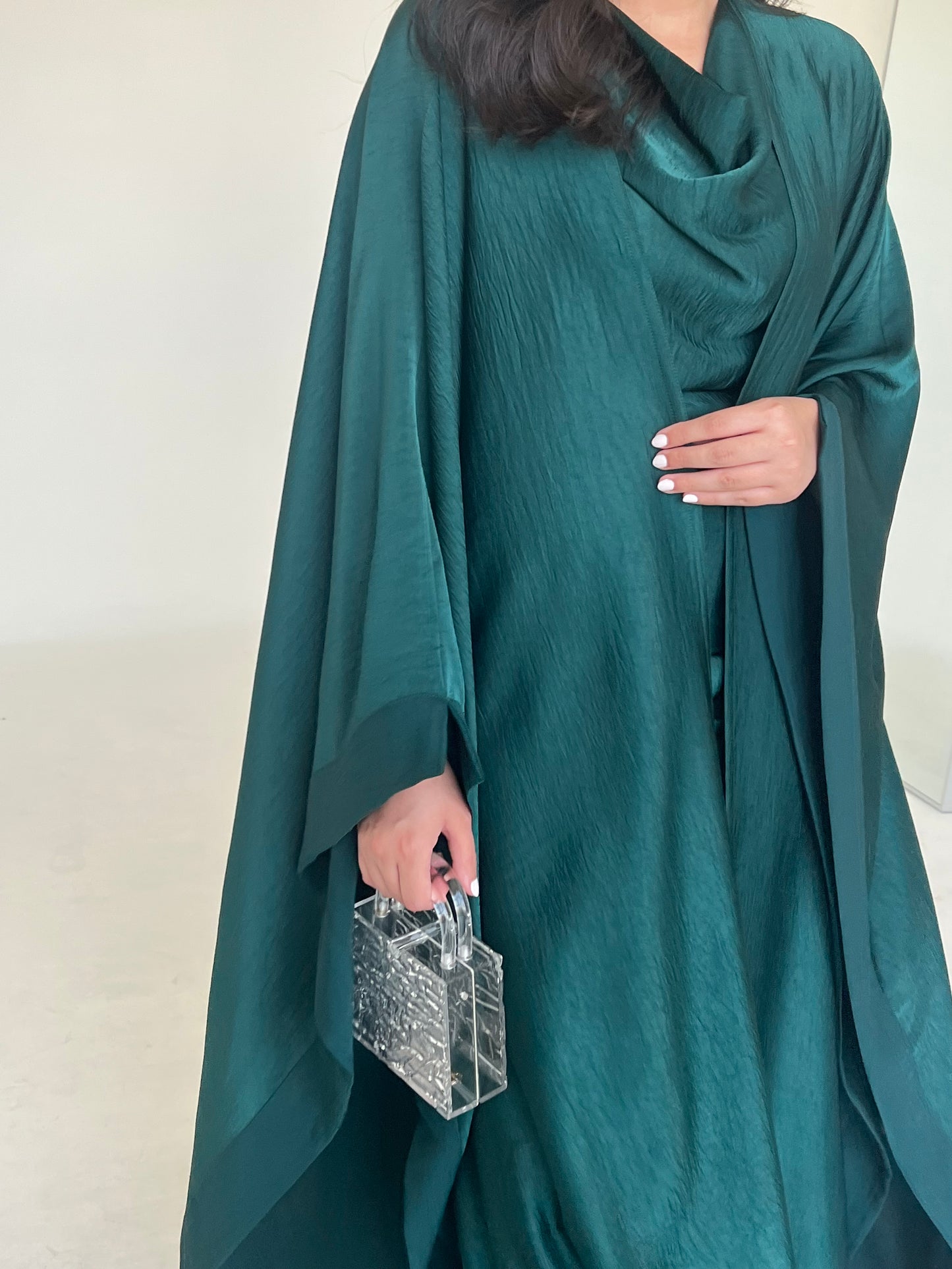 DN074 - SILK ABAYA SET