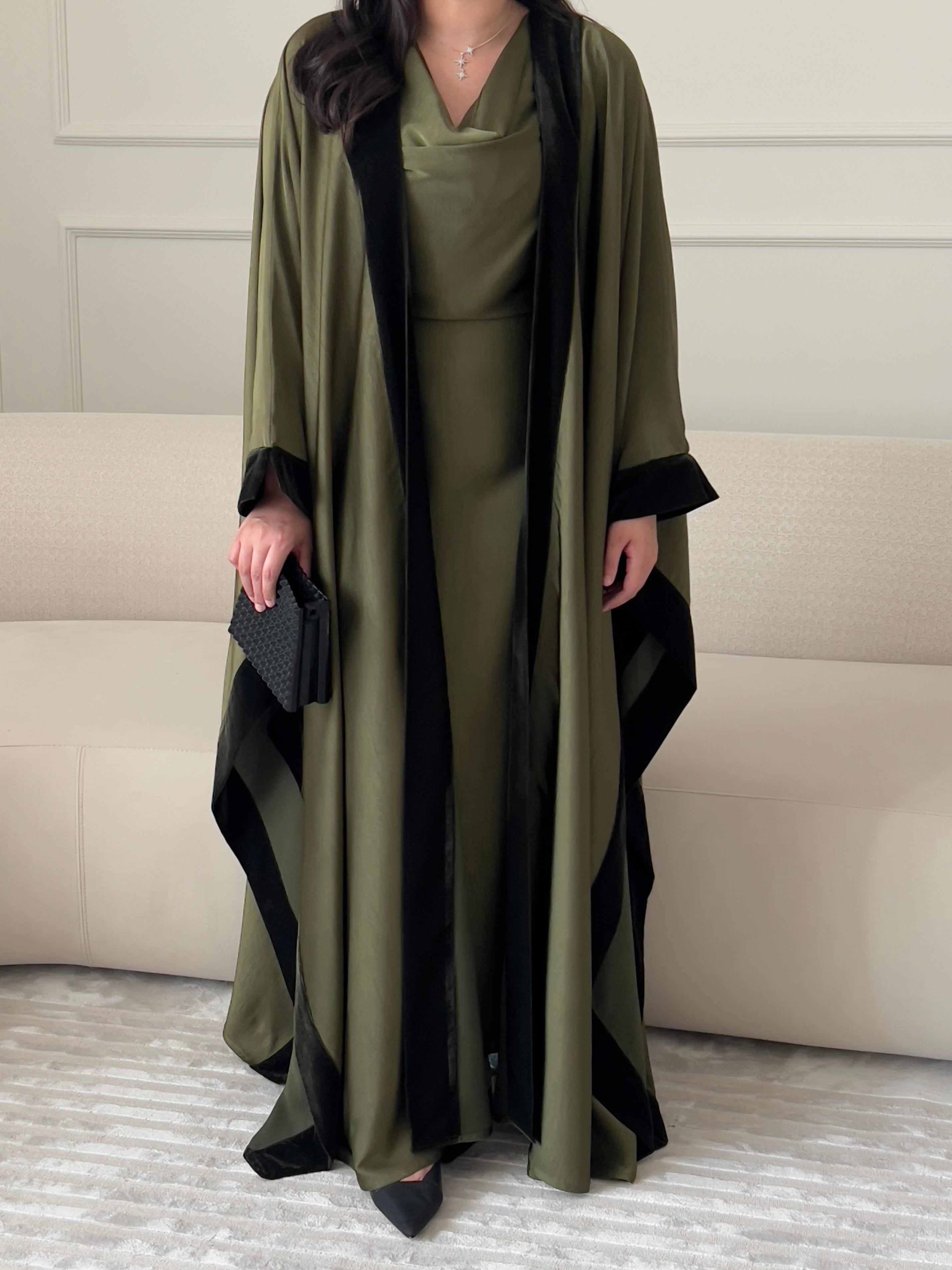 DN203 - SILK ABAYA SET