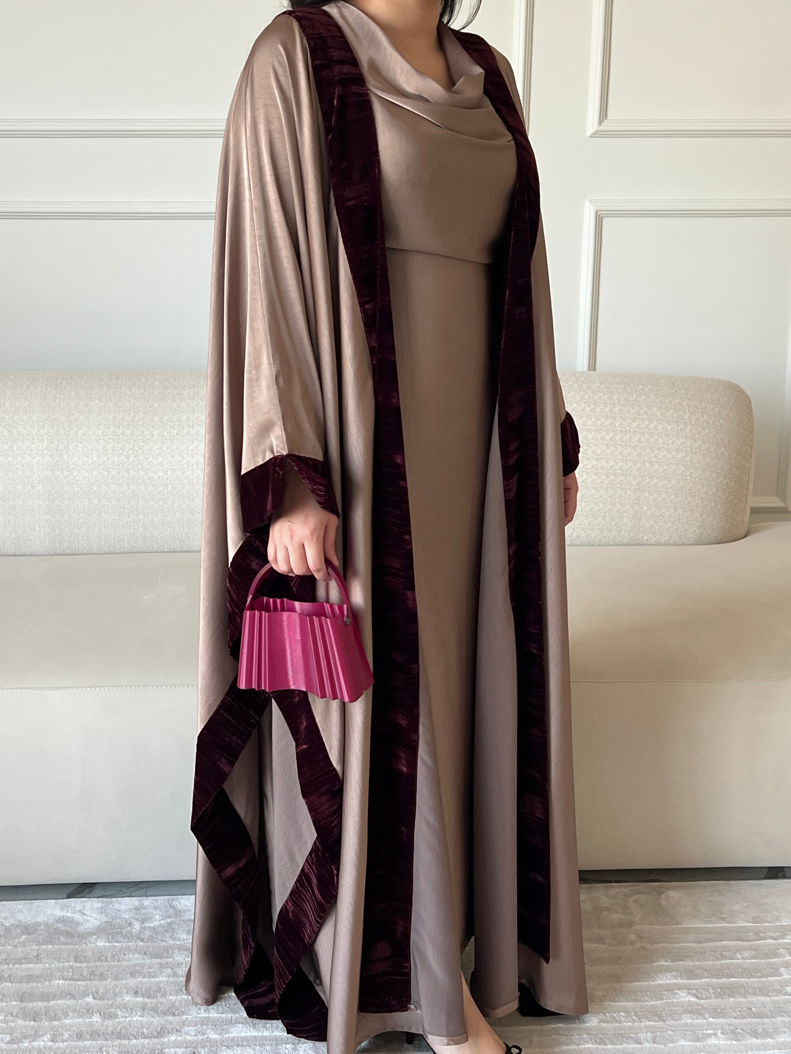 DN221 - SILK ABAYA SET
