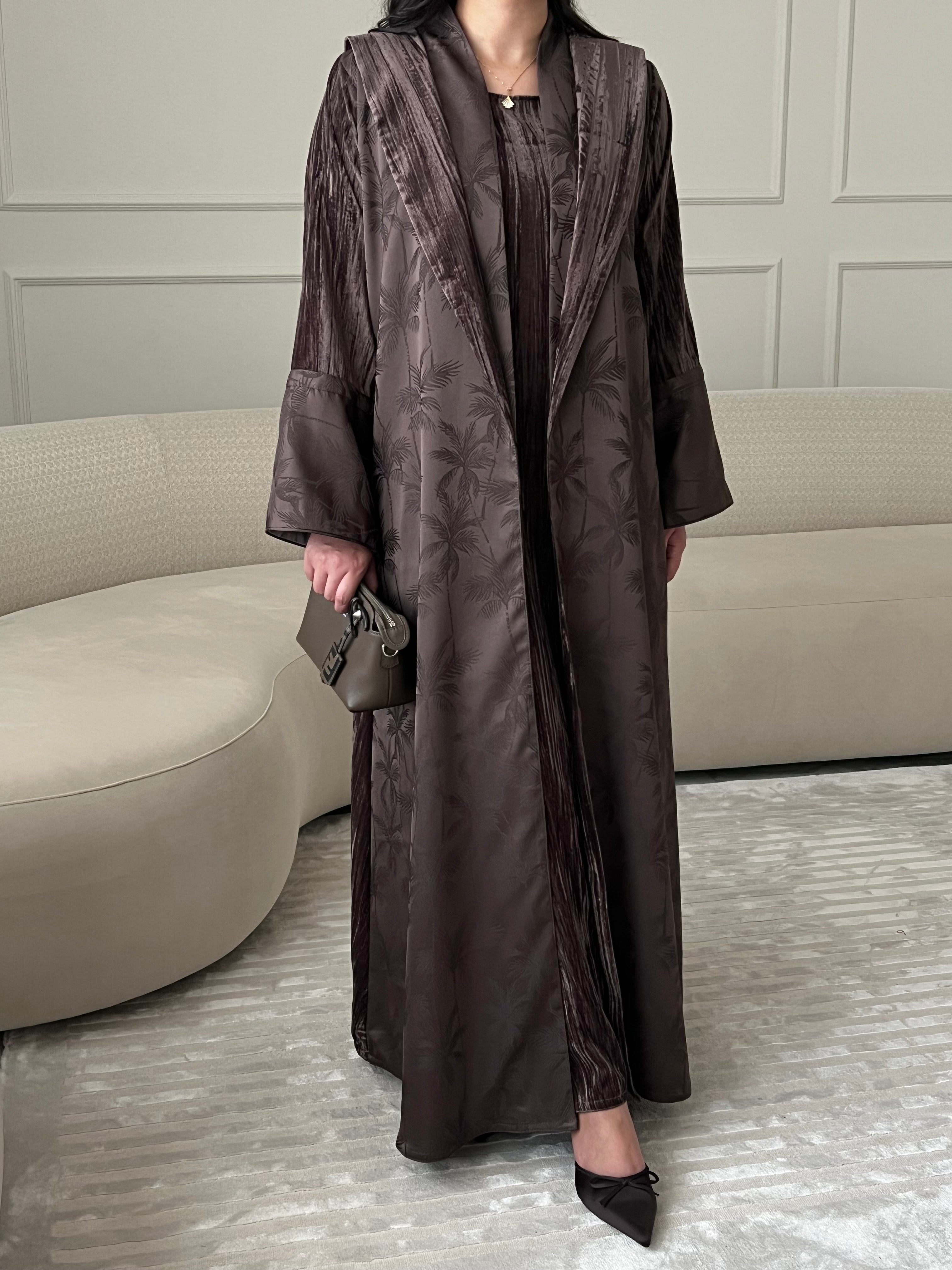 DN207 - VELVET PALM ABAYA