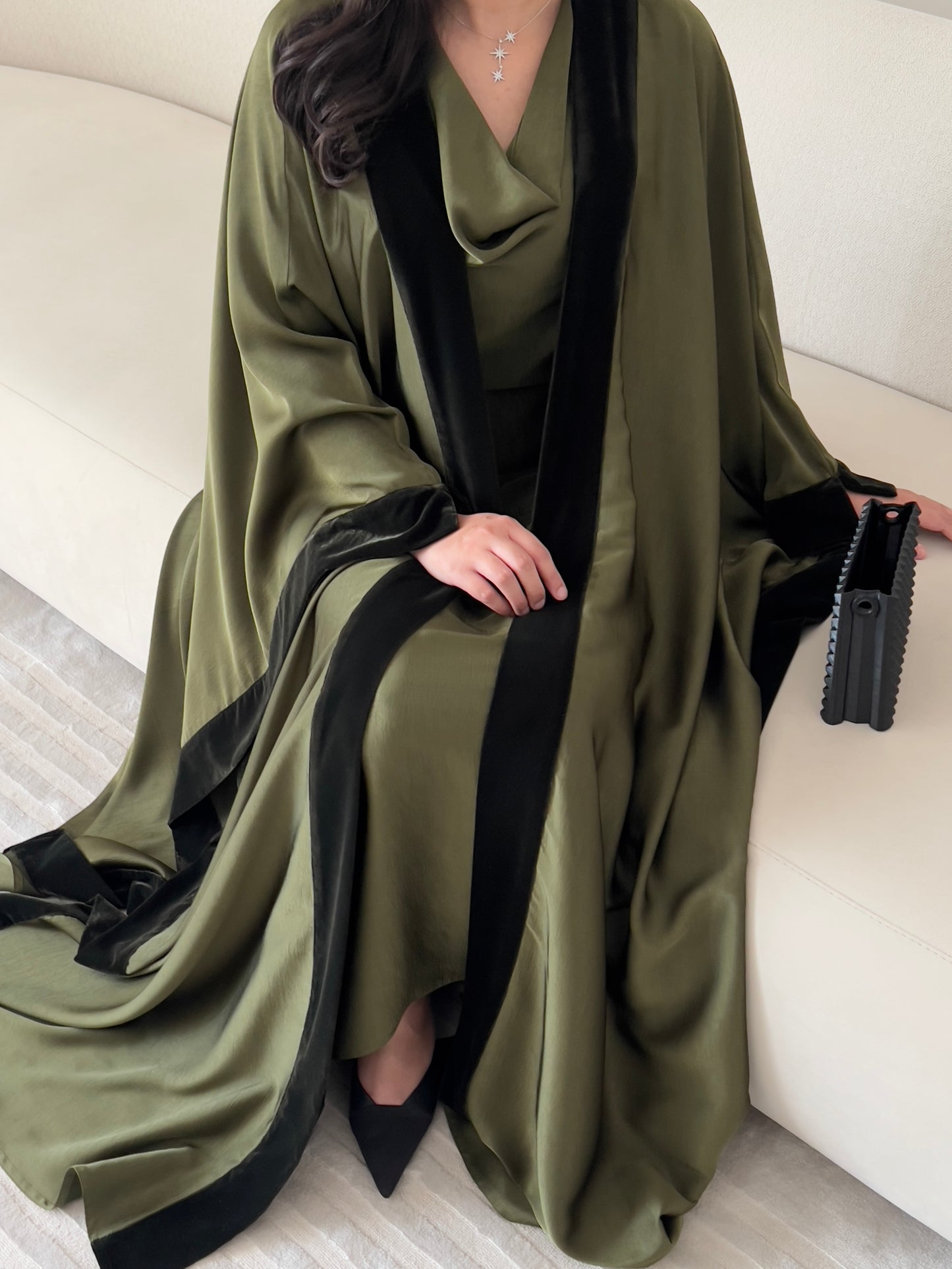 DN203 - SILK ABAYA SET