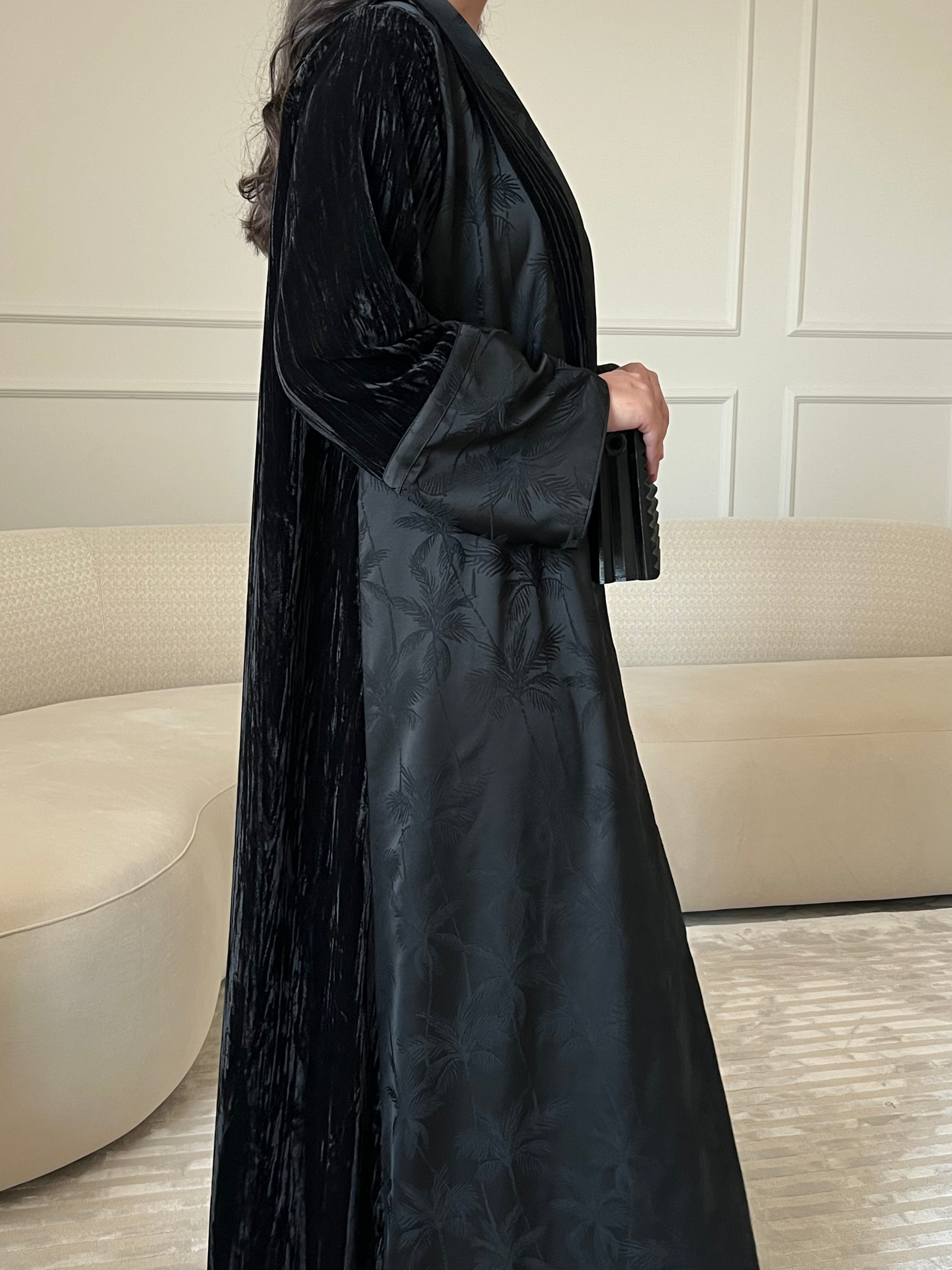 DN210 - VELVET PALM ABAYA