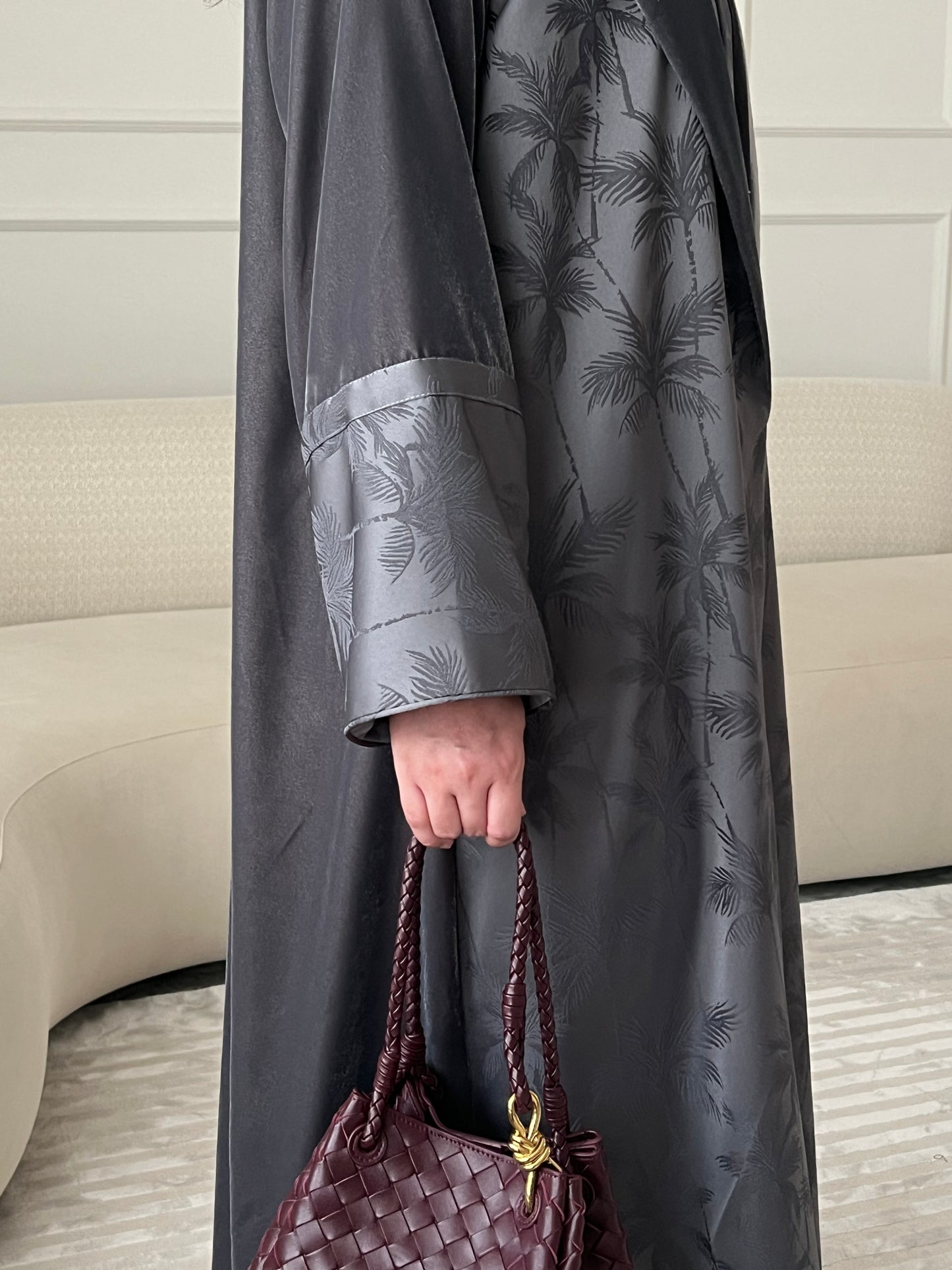 DN209 - VELVET PALM ABAYA