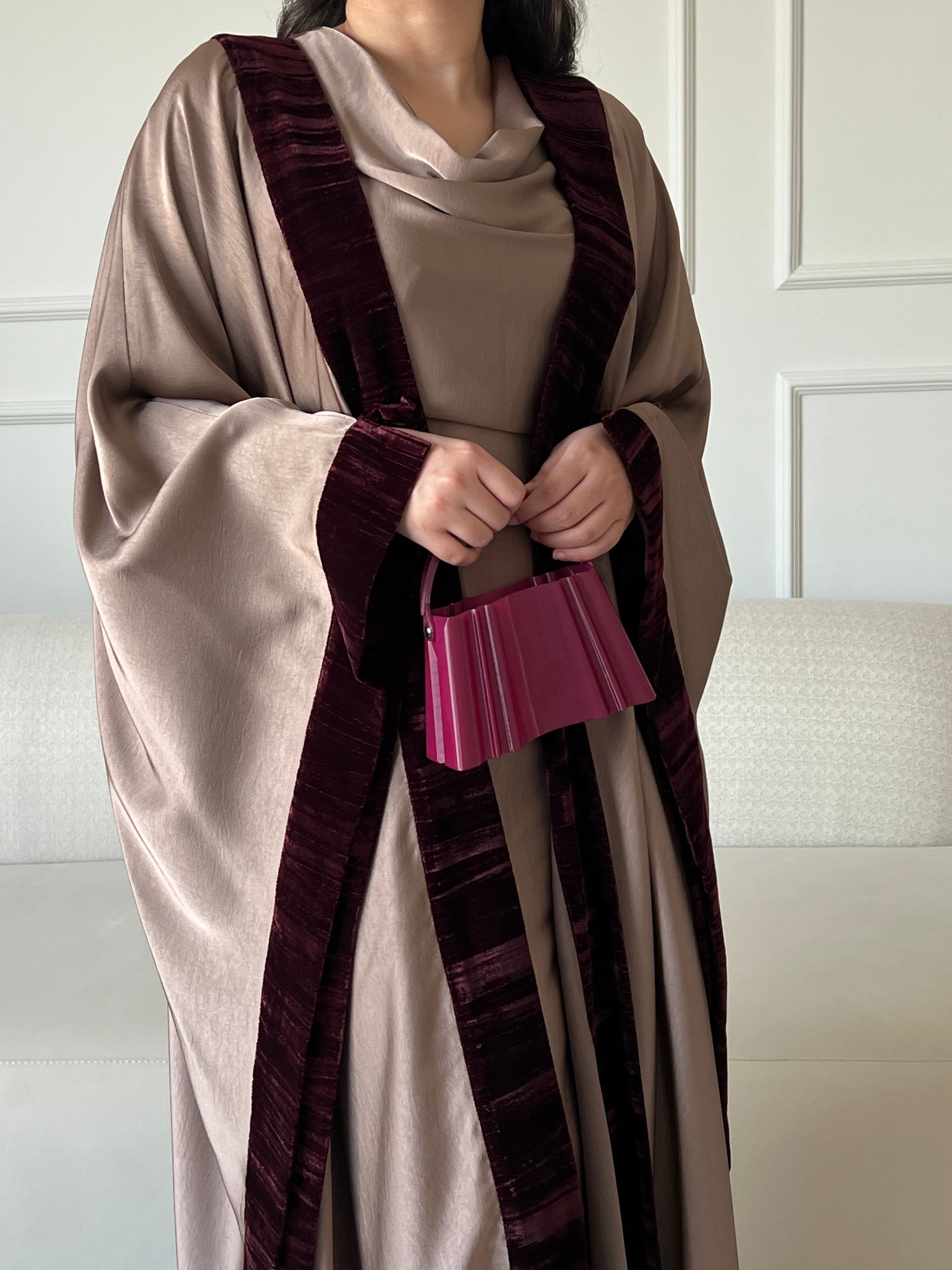 DN221 - SILK ABAYA SET