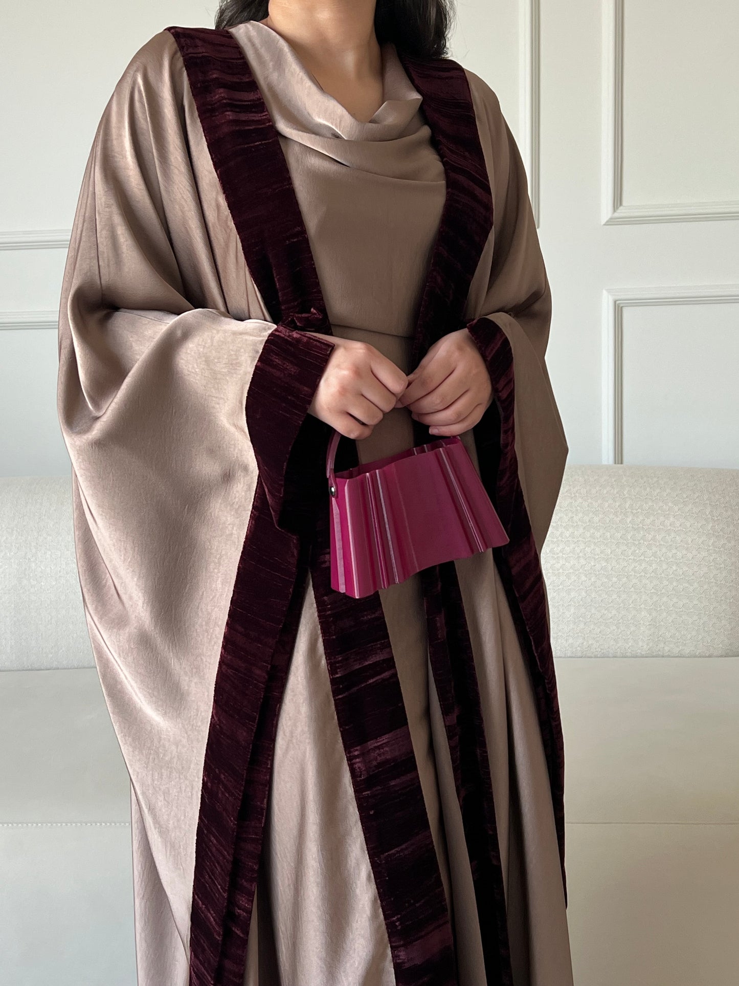 DN221 - SILK ABAYA SET