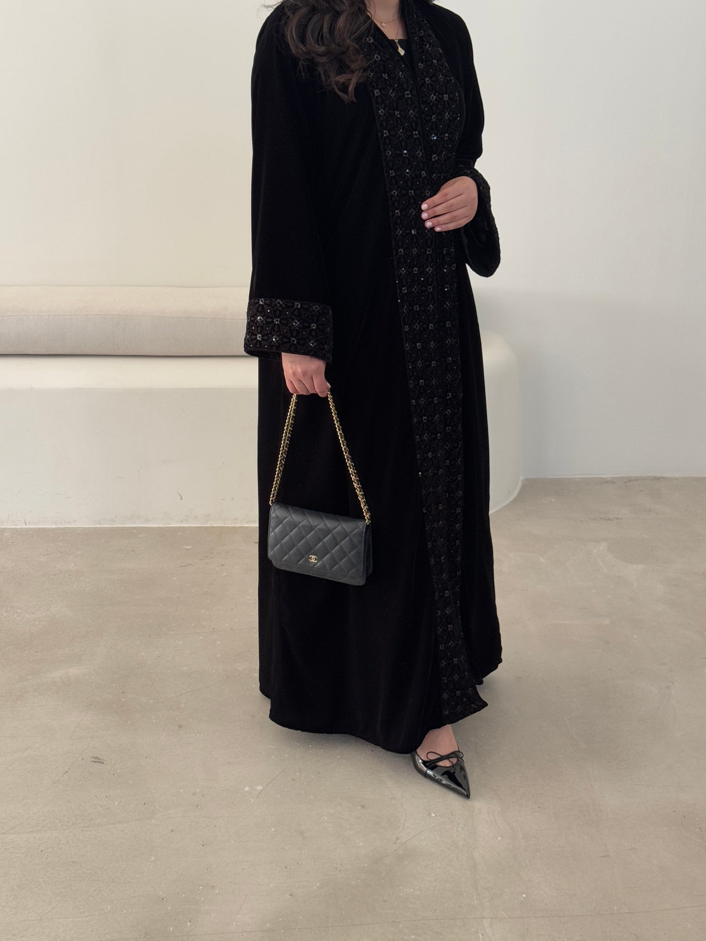 DN112 - VELVET ABAYA