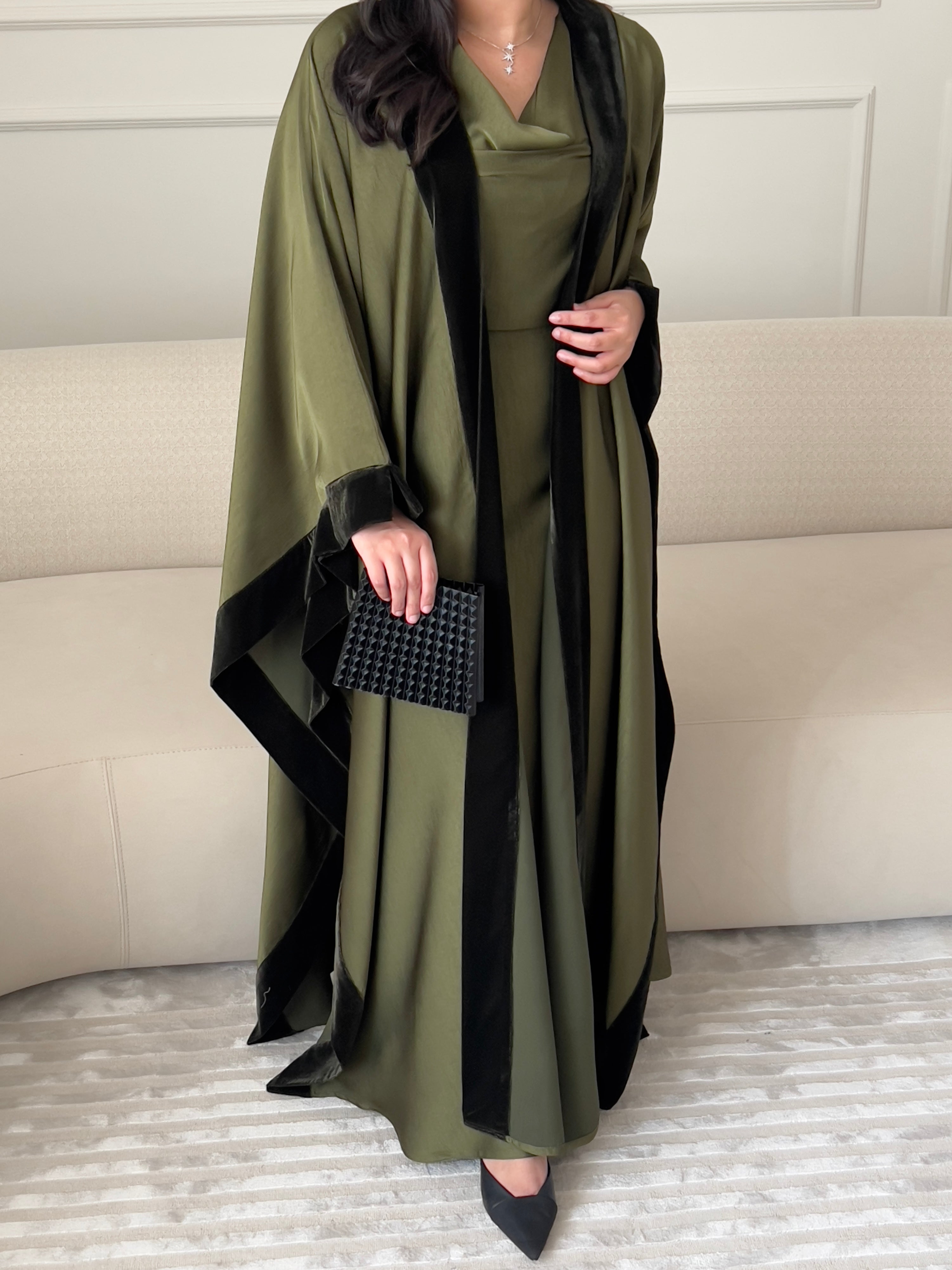 DN203 - SILK ABAYA SET