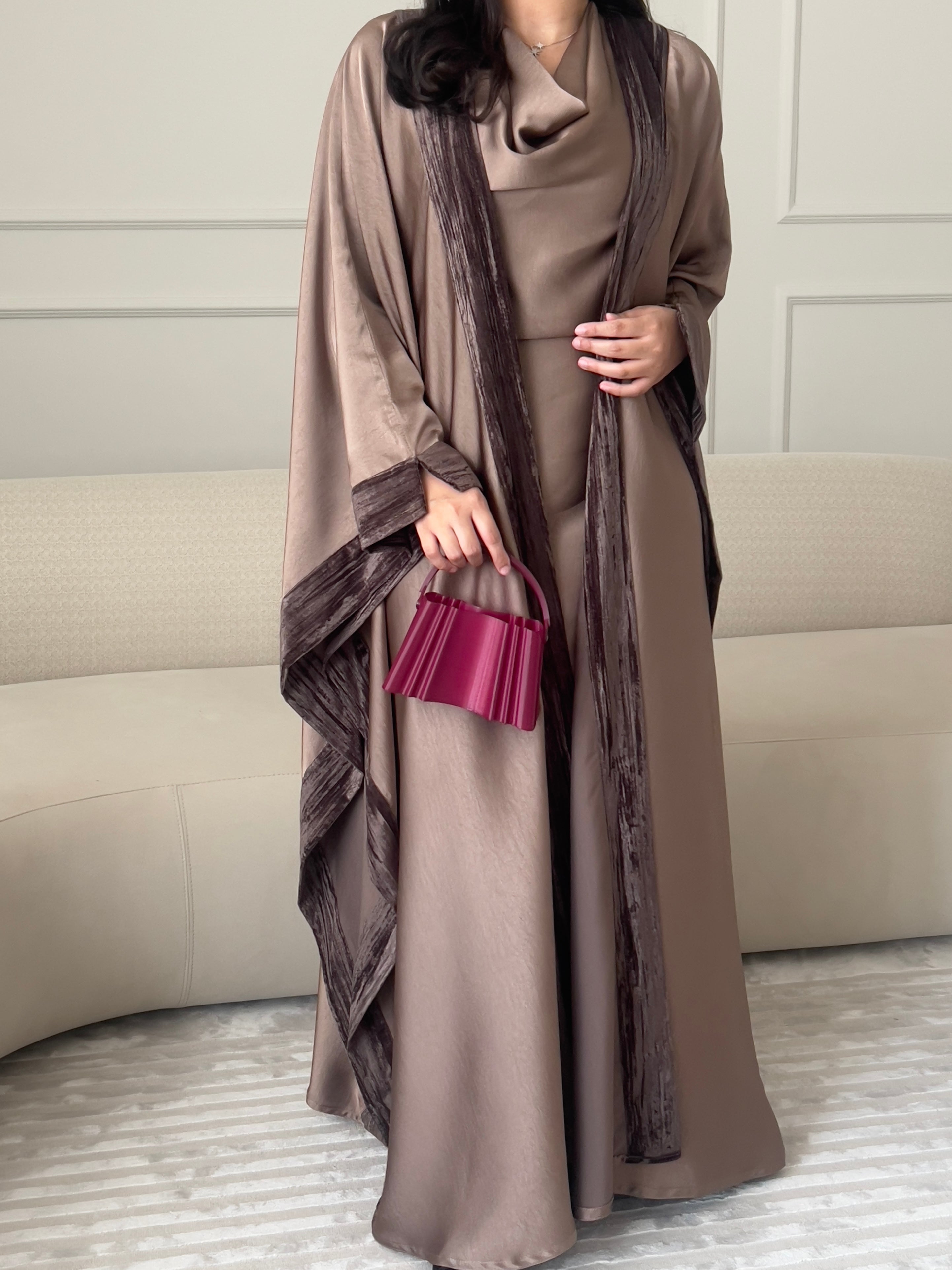 DN201 - SILK ABAYA SET