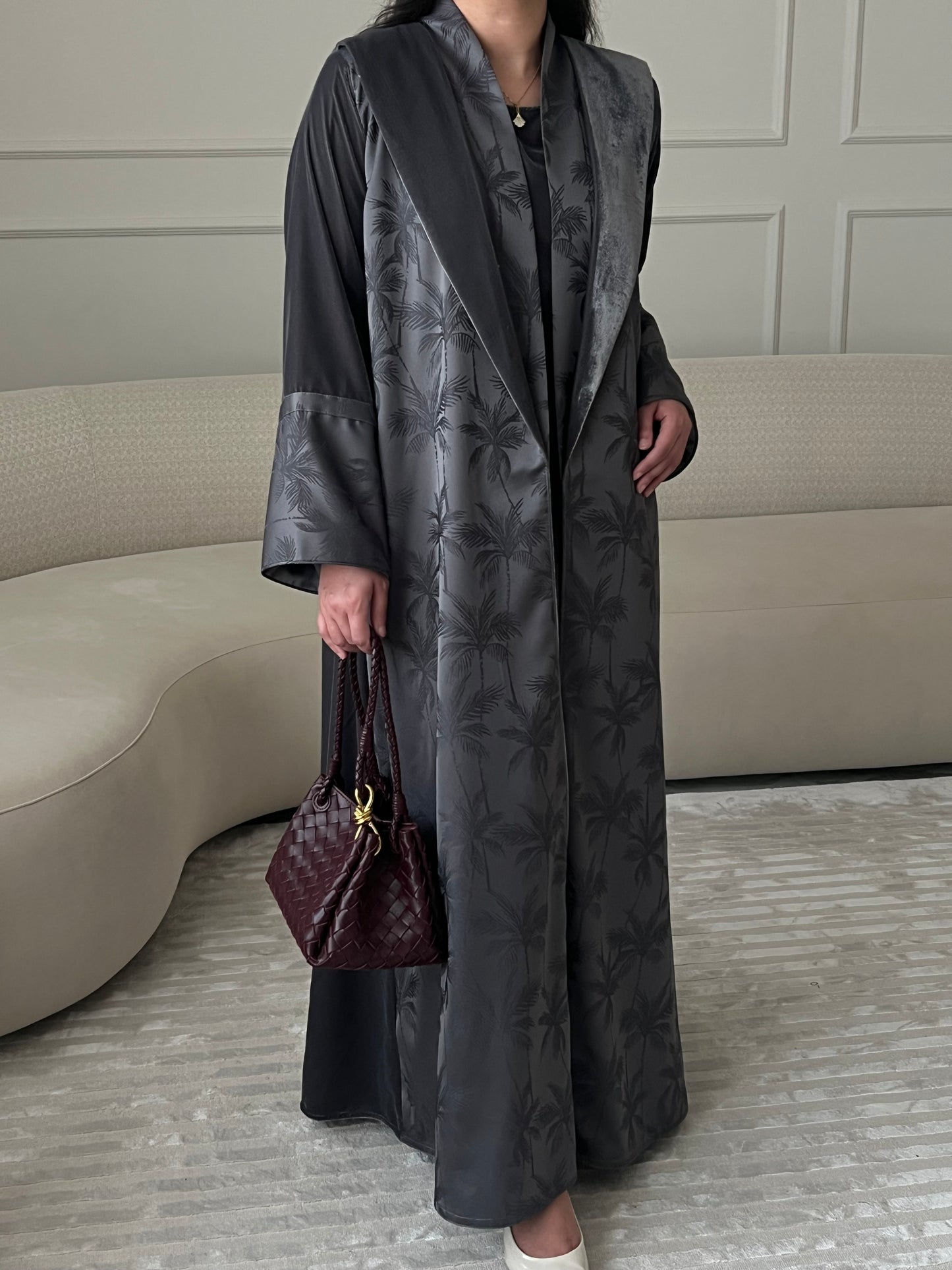 DN209 - VELVET PALM ABAYA