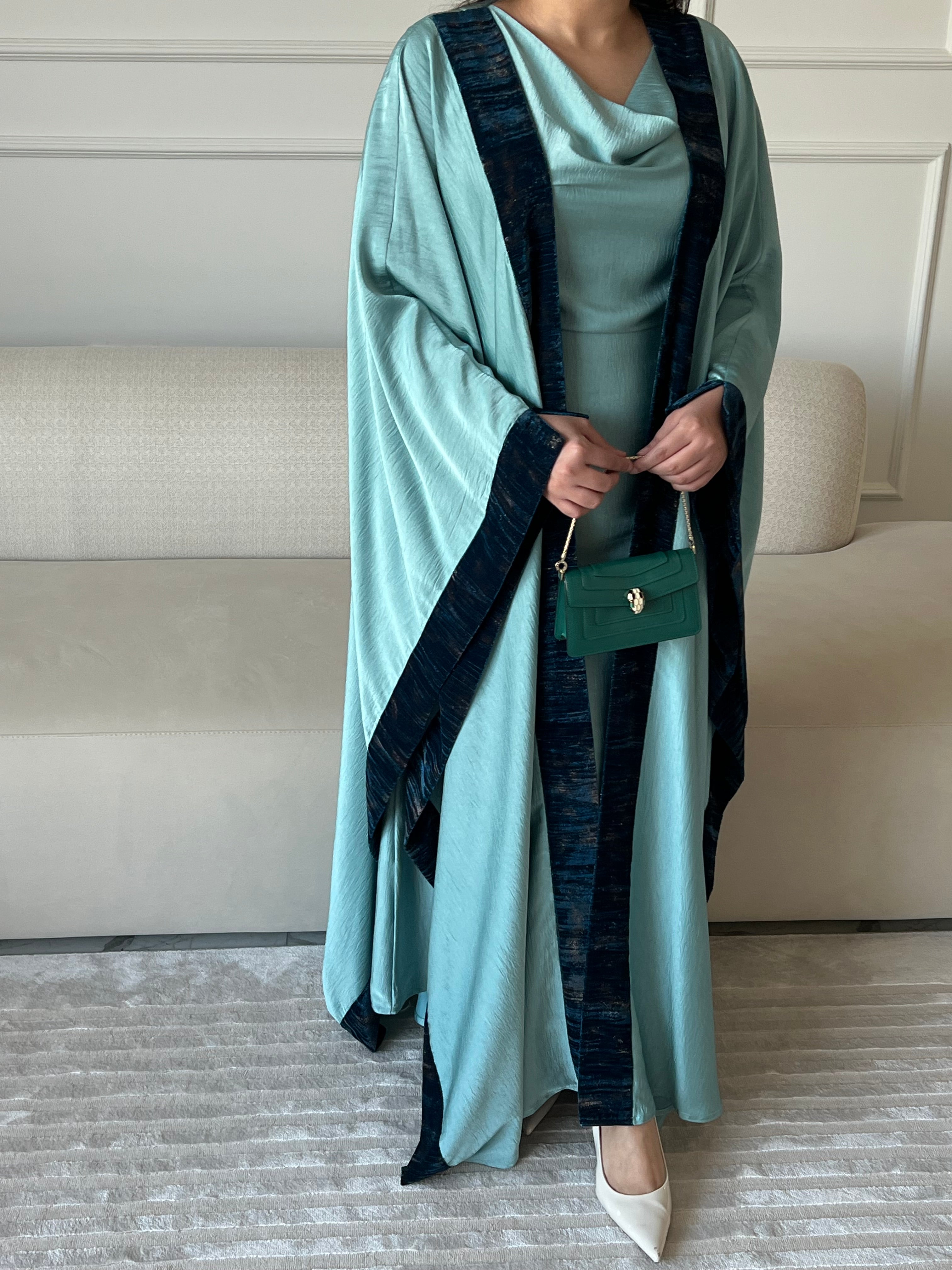 DN220 - SILK ABAYA SET
