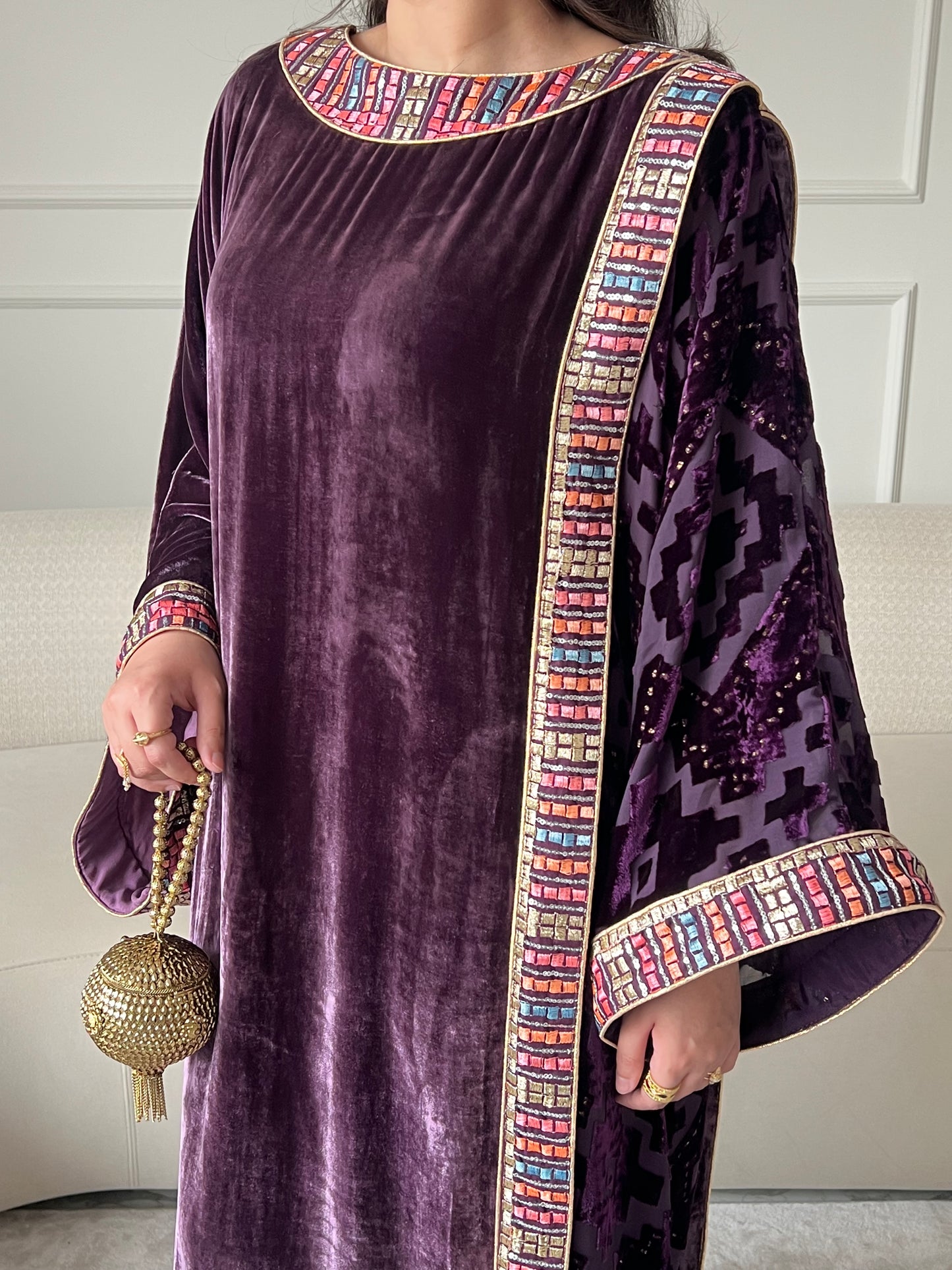 DN248 - VELVET EMBROIDERY