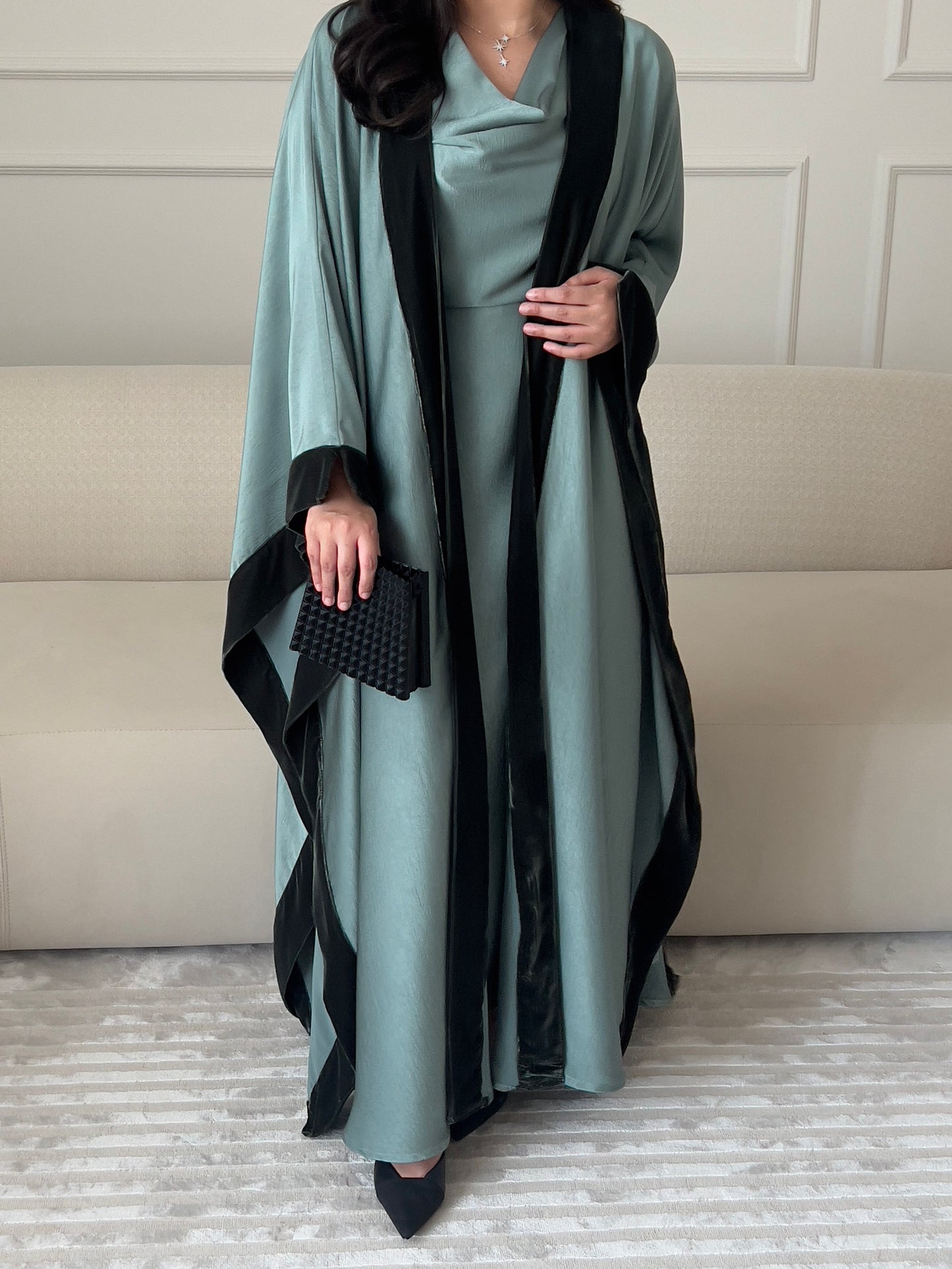 DN198 - SILK ABAYA SET