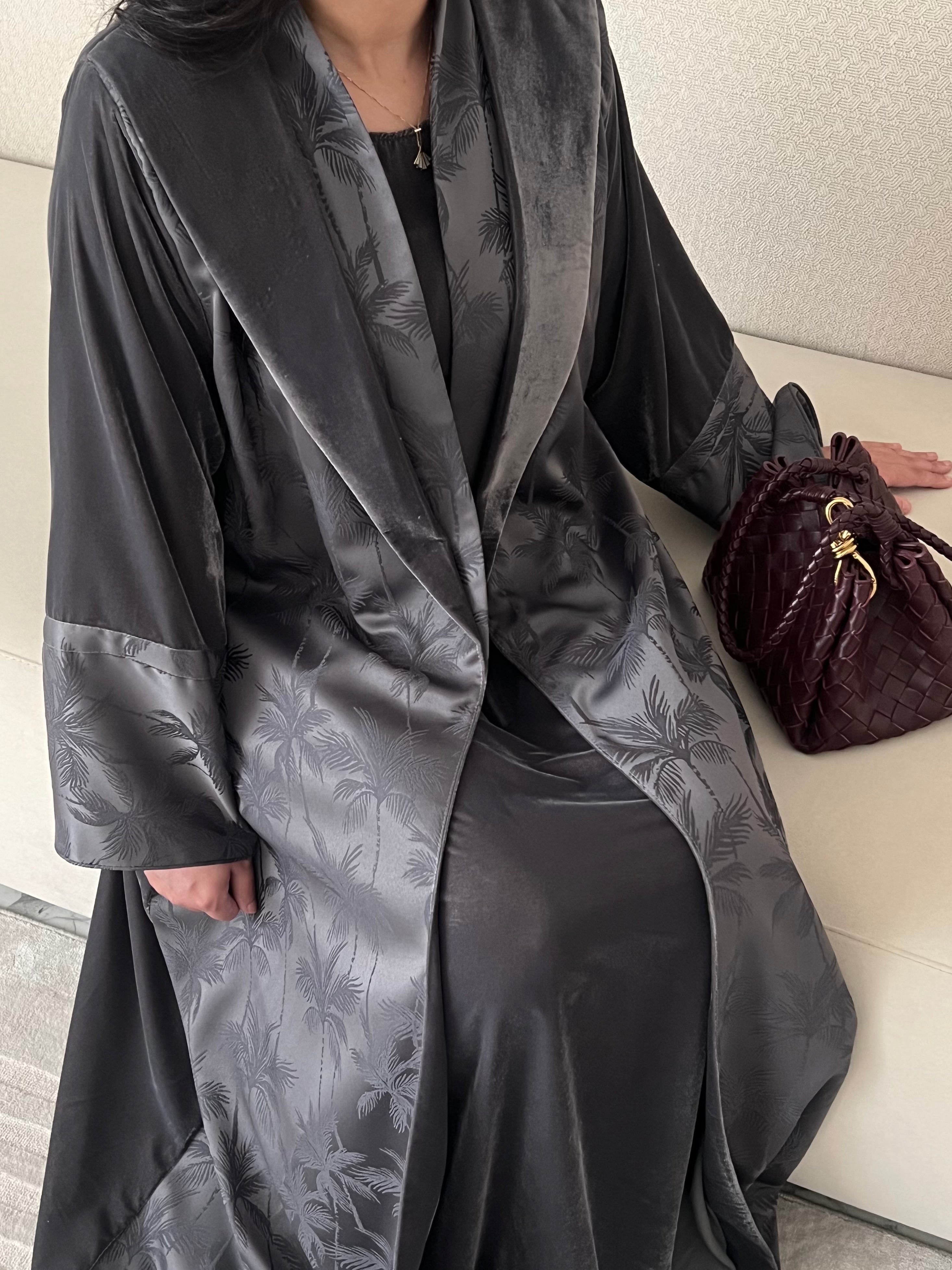 DN209 - VELVET PALM ABAYA