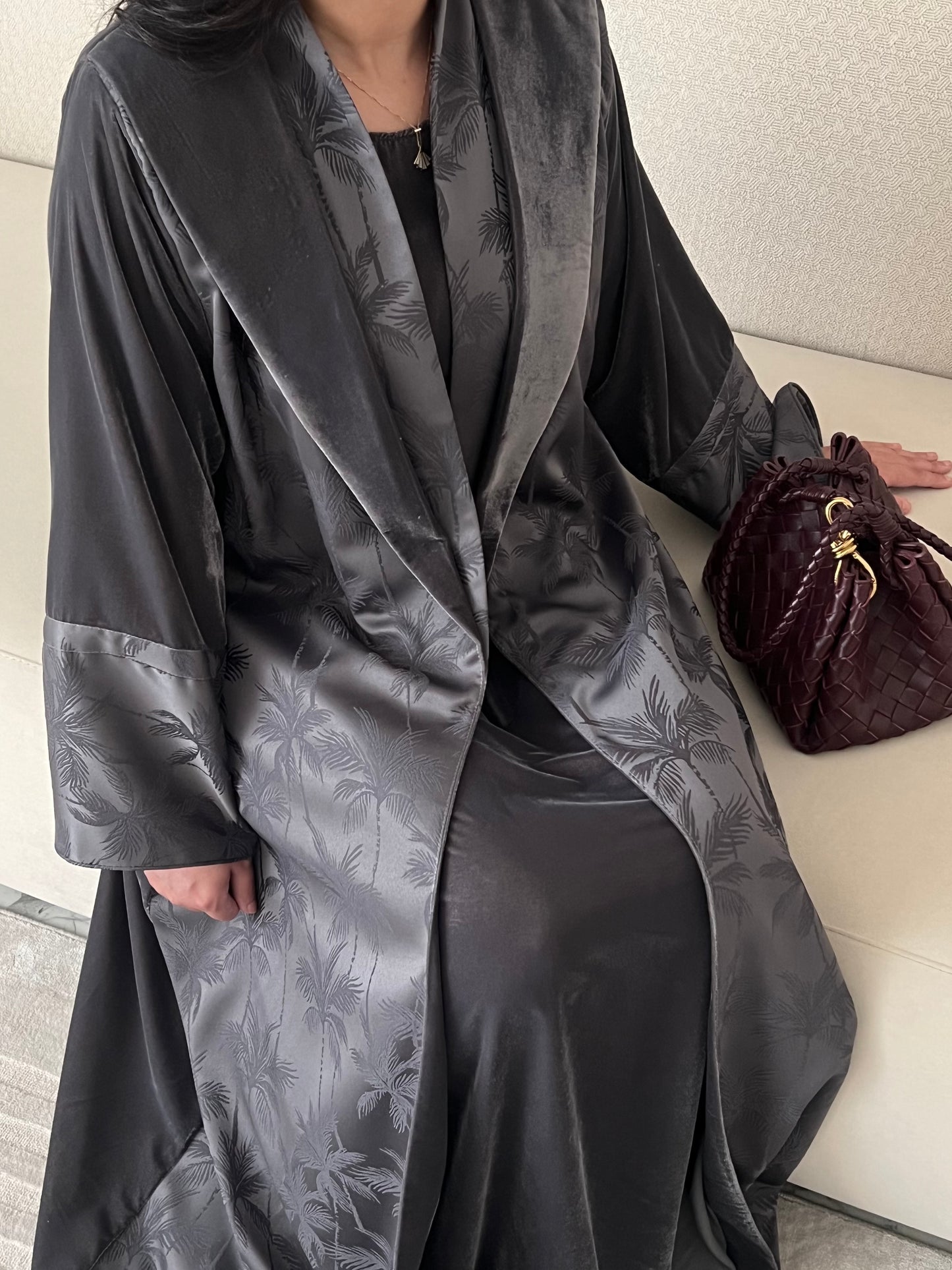 DN209 - VELVET PALM ABAYA