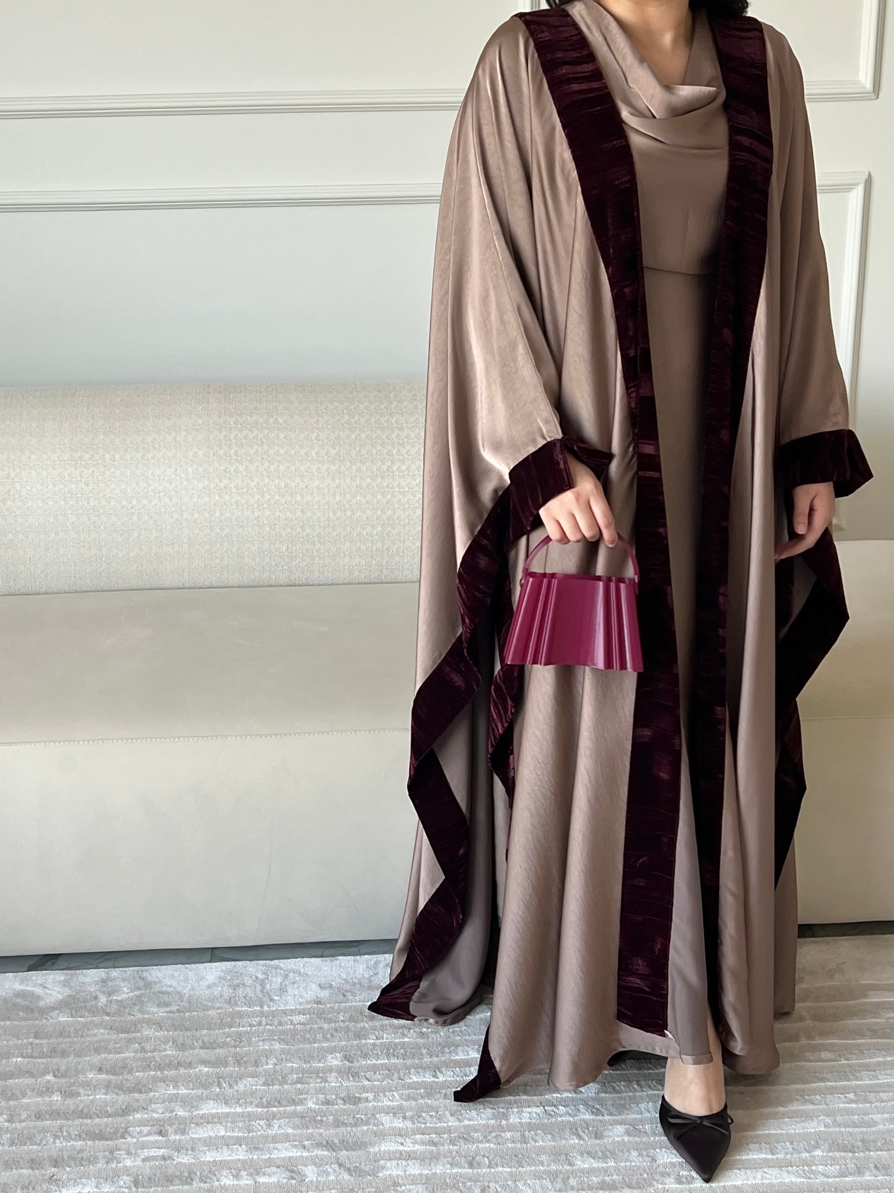 DN221 - SILK ABAYA SET