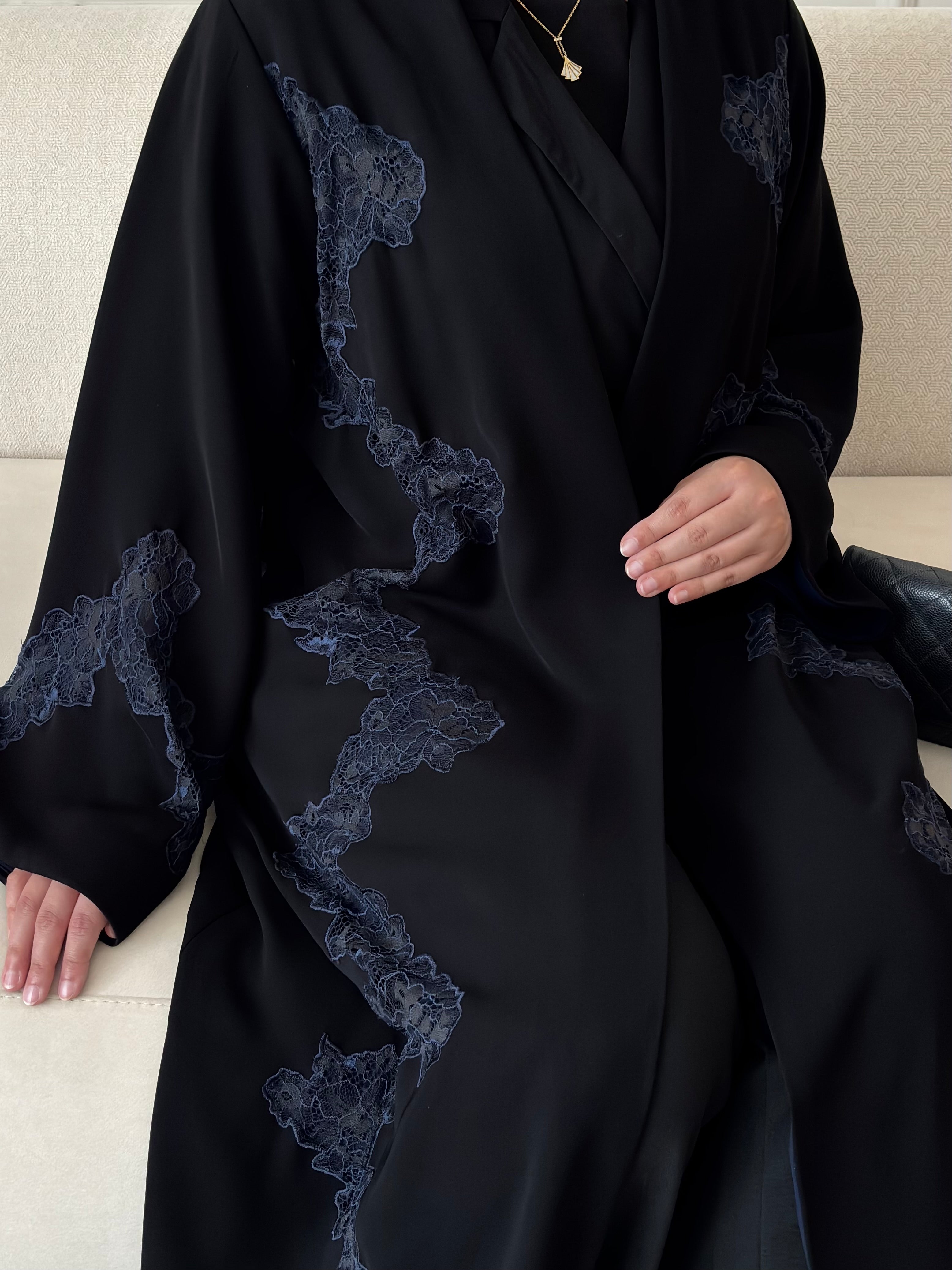DN285 - LACE ABAYA