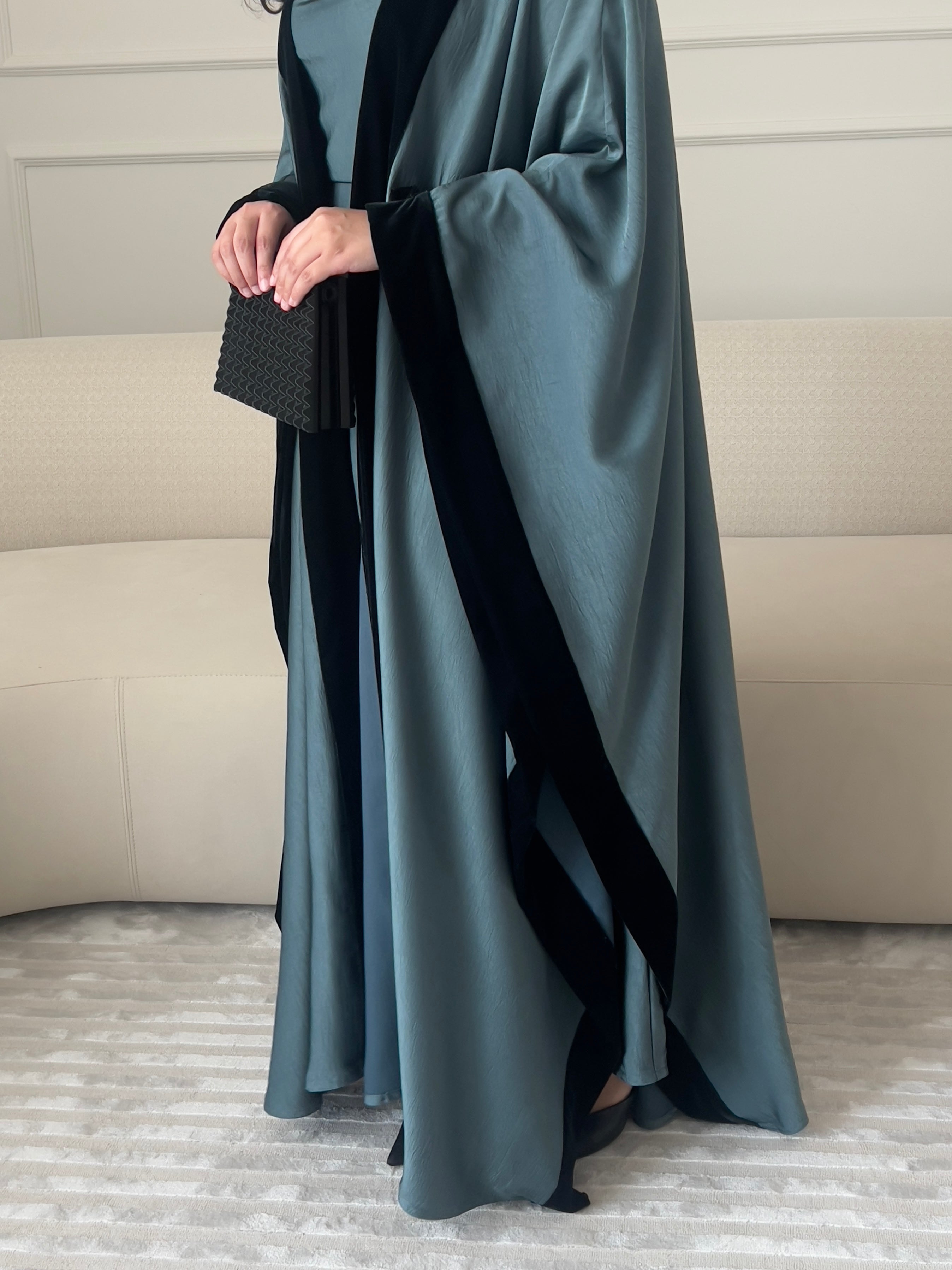 DN199 - SILK ABAYA SET