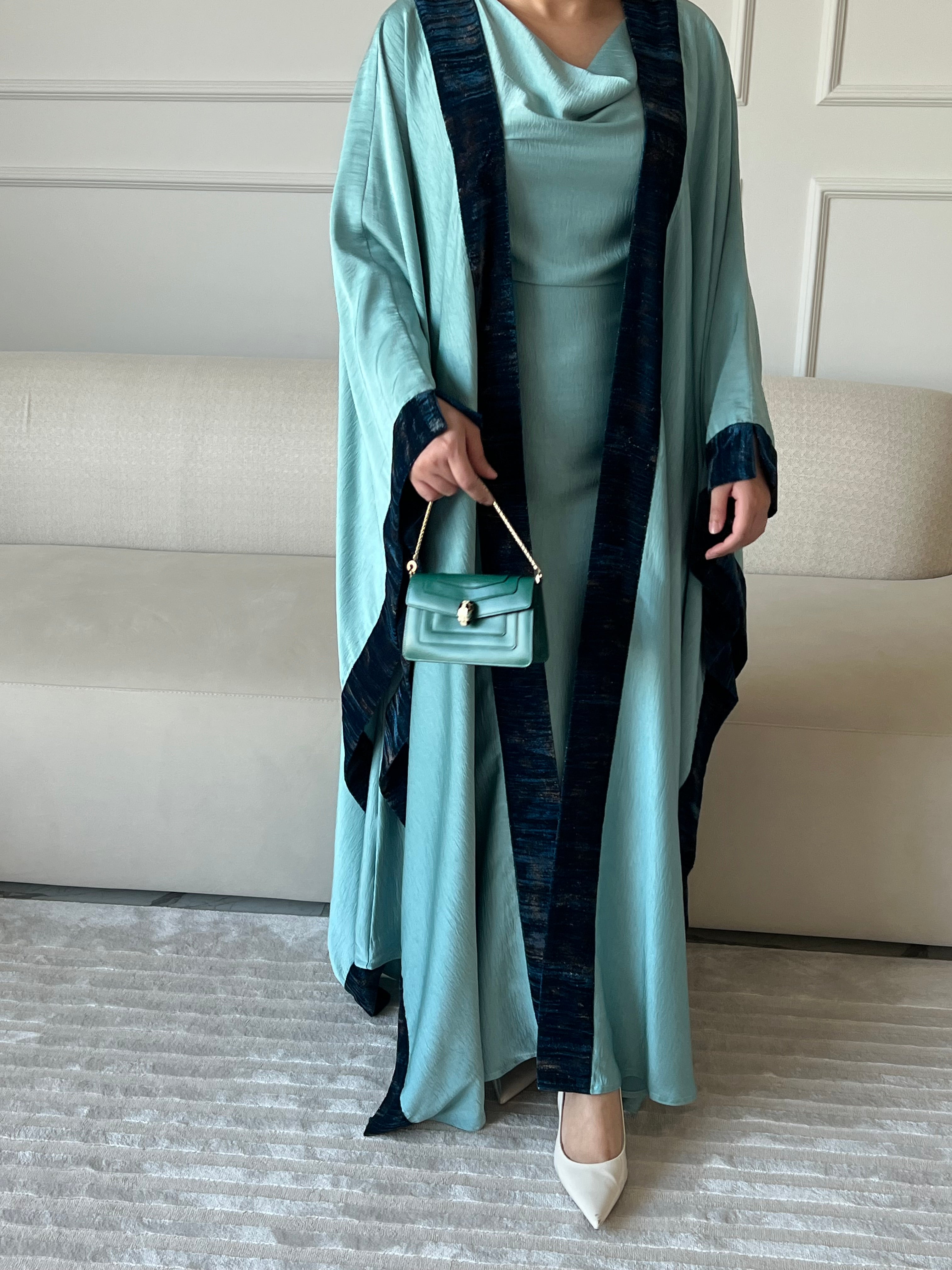 DN220 - SILK ABAYA SET