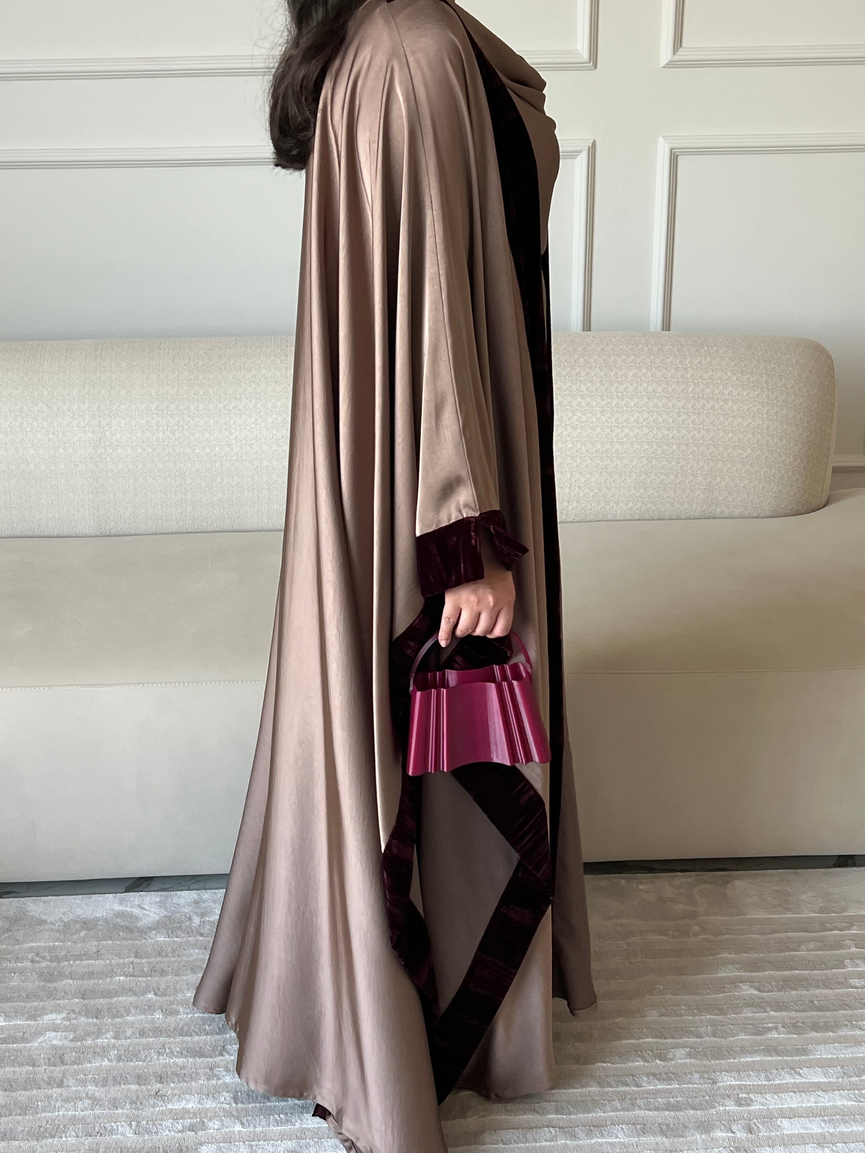DN221 - SILK ABAYA SET