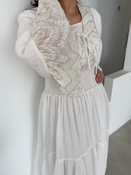 DN157 - WHITE FLOWY DRESS