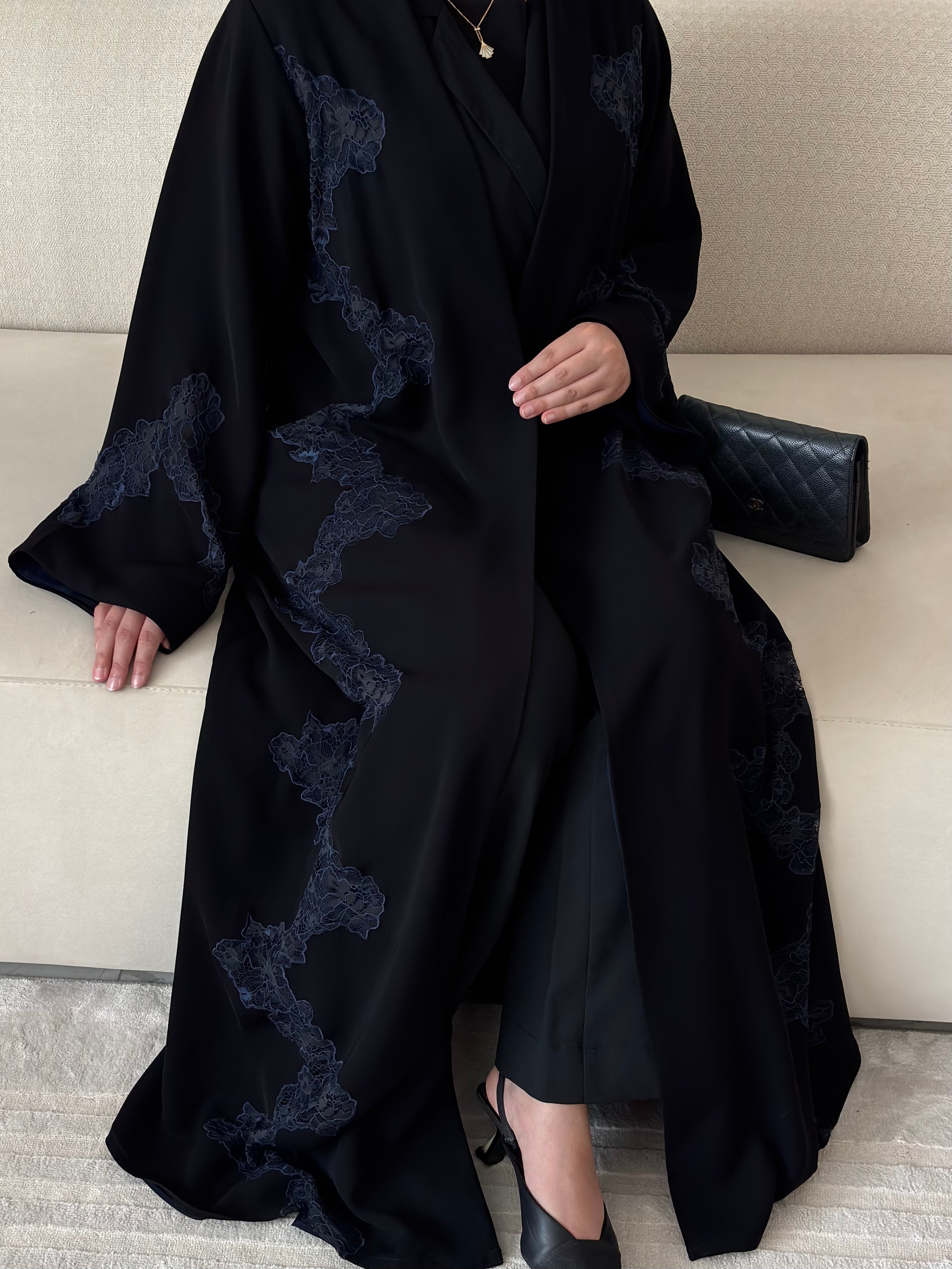 DN285 - LACE ABAYA