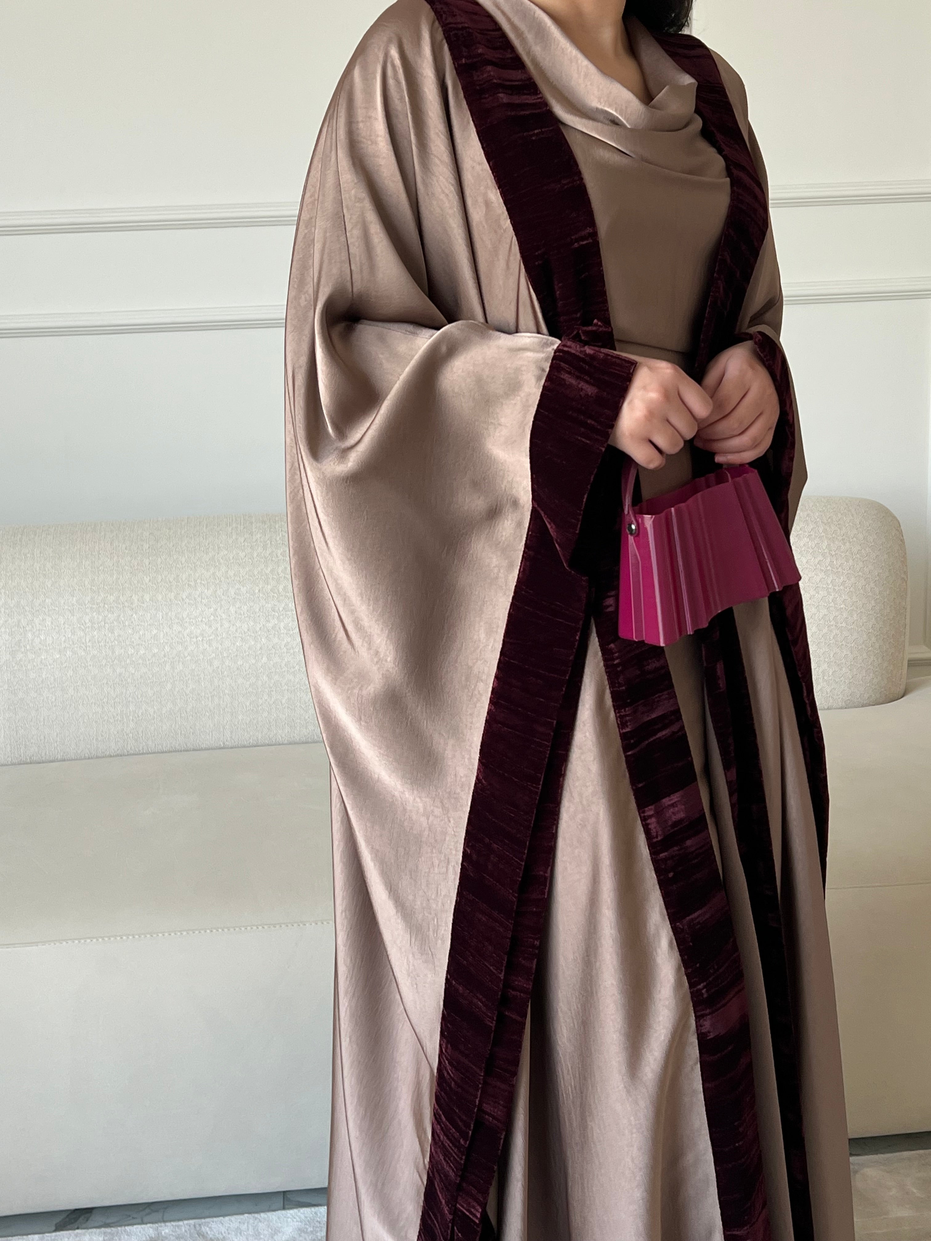 DN221 - SILK ABAYA SET