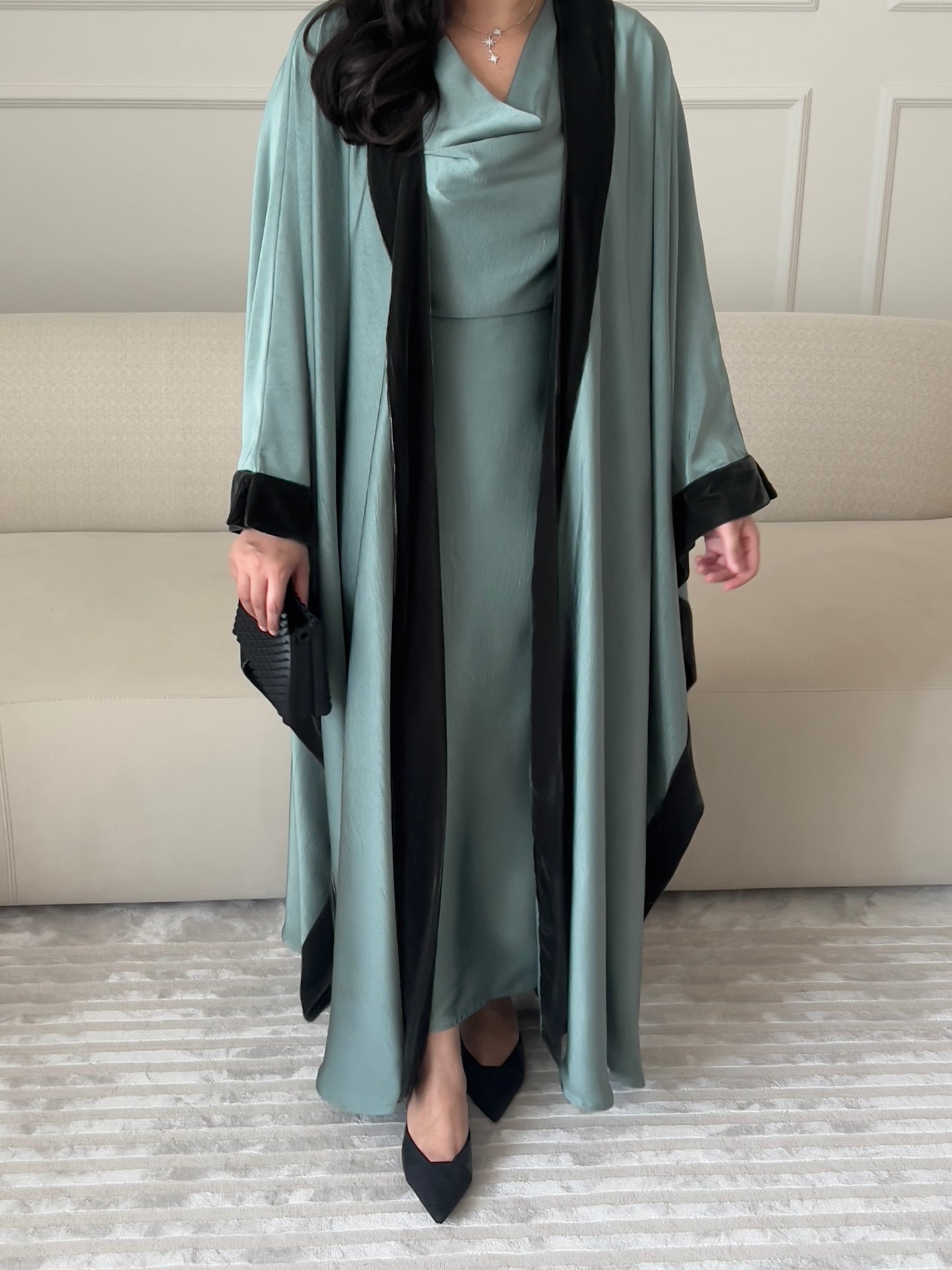 DN198 - SILK ABAYA SET