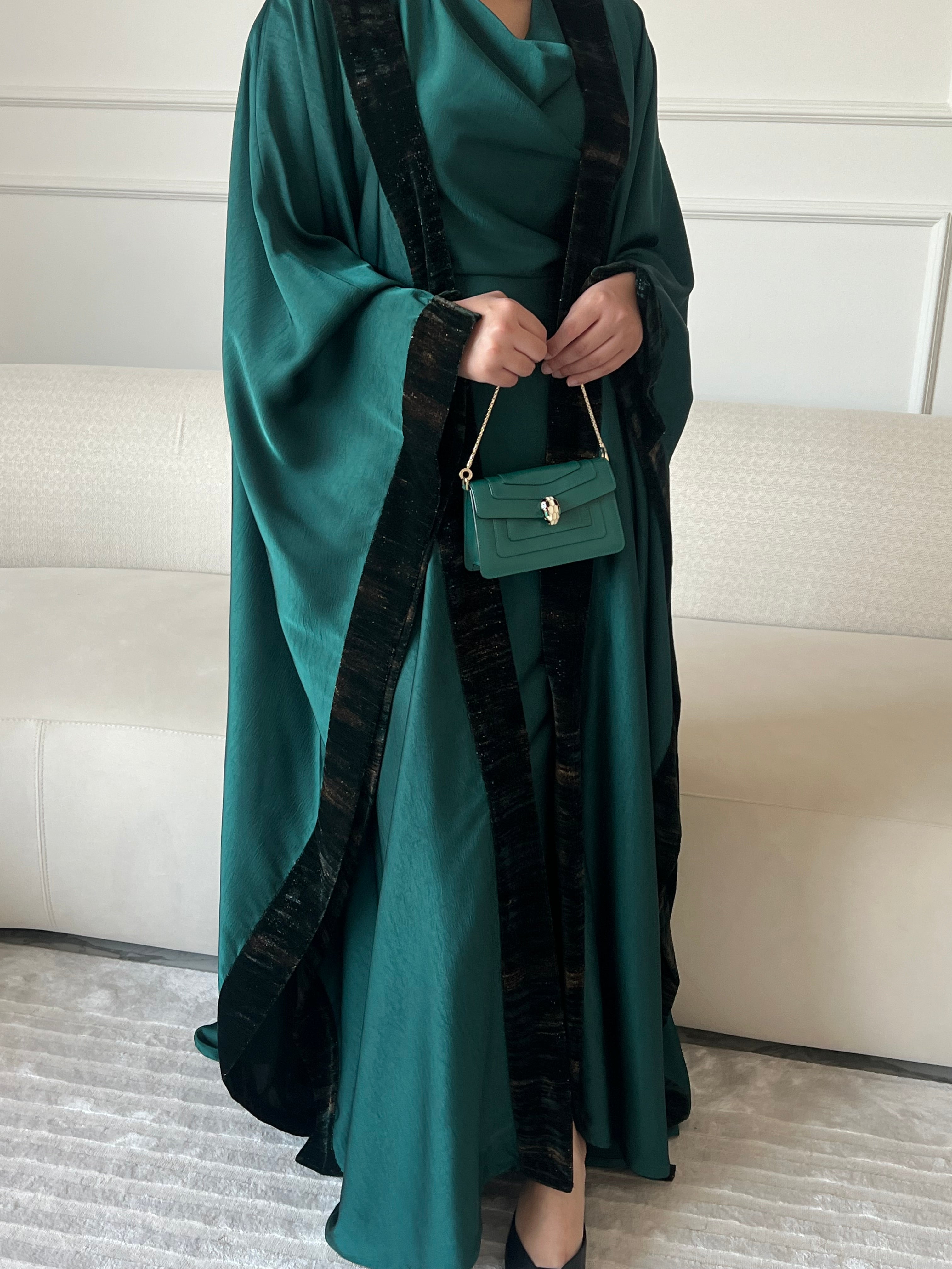 DN219 - SILK ABAYA SET