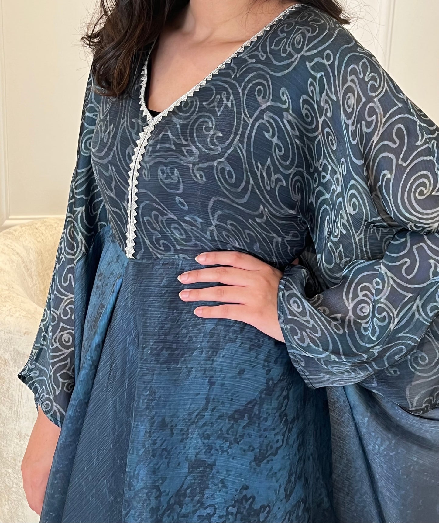 DN068 - ORGANZA KAFTAN