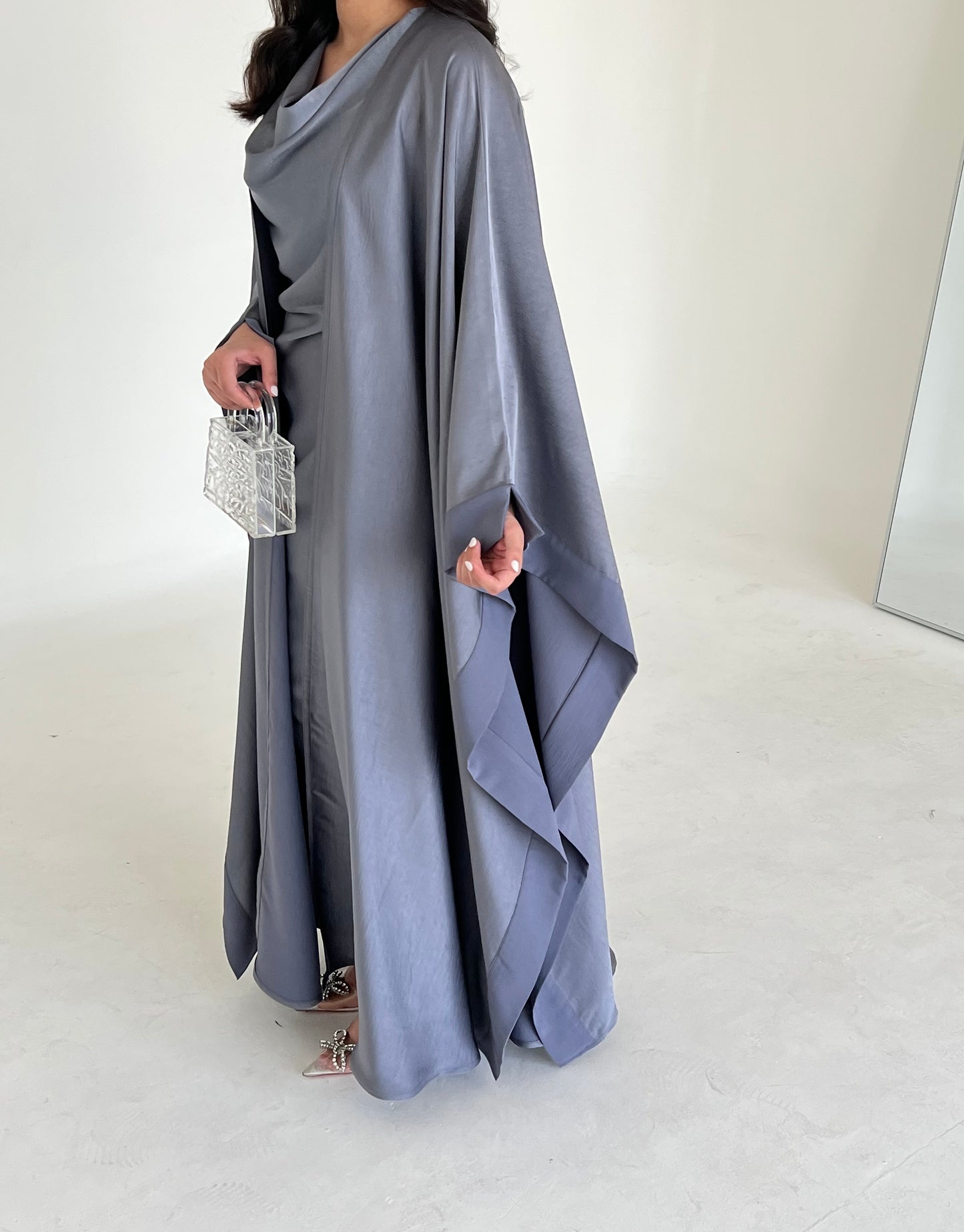DN076 - SILK ABAYA SET