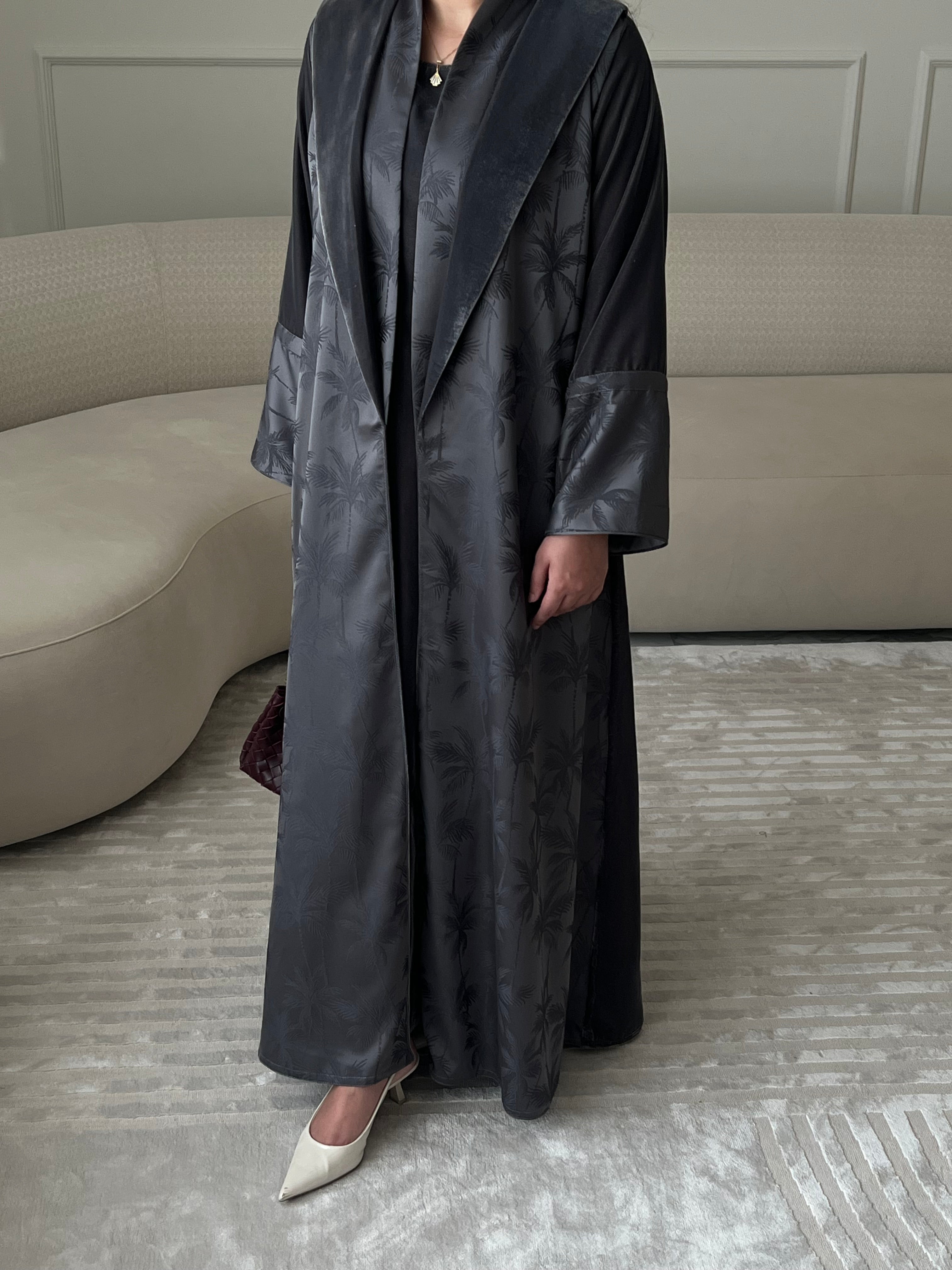 DN209 - VELVET PALM ABAYA