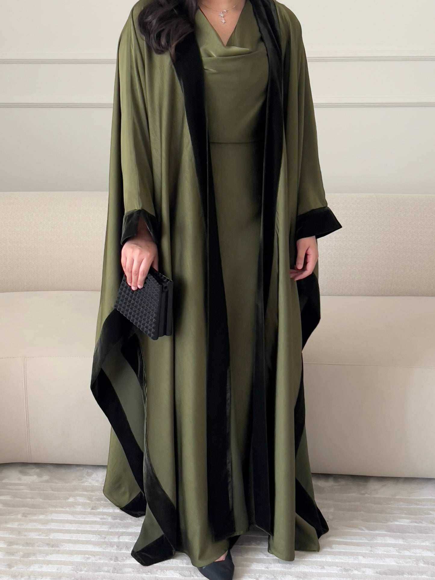 DN203 - SILK ABAYA SET