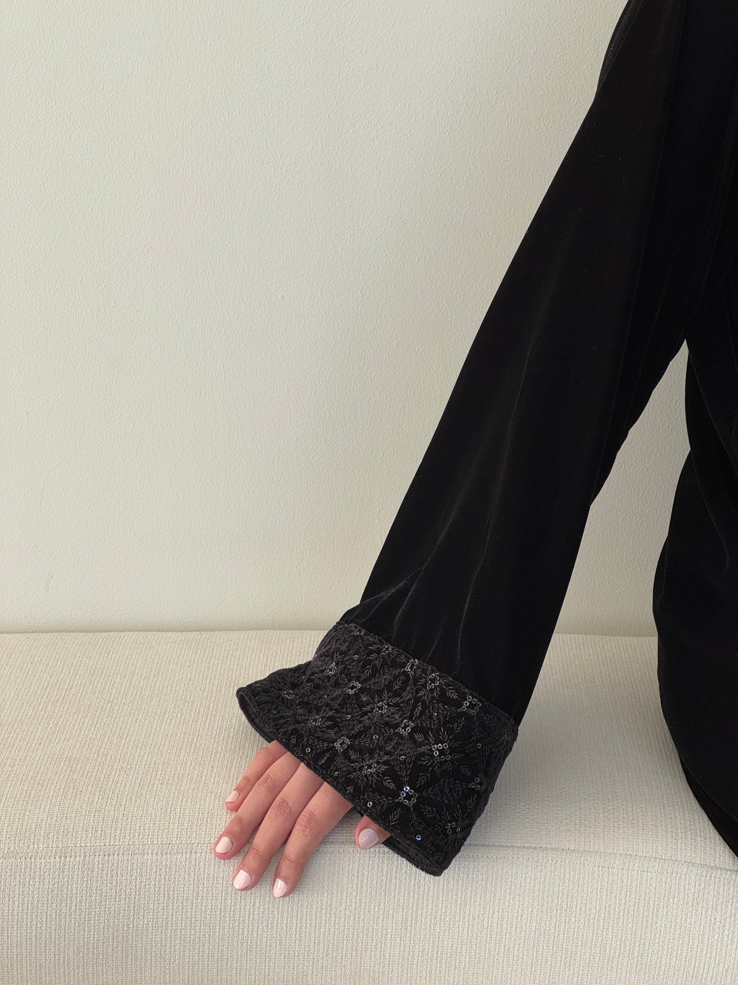 DN112 - VELVET ABAYA