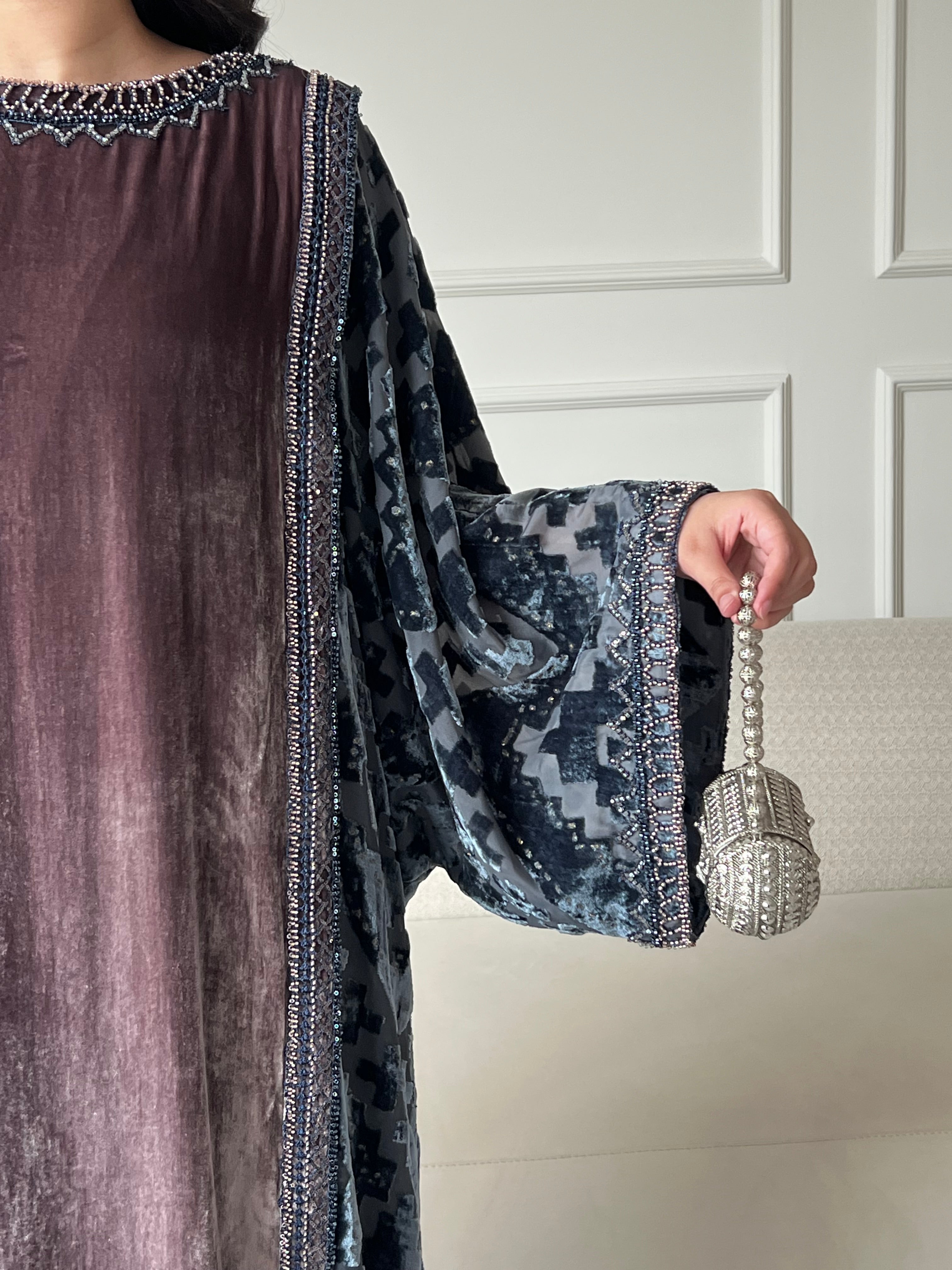 DN249 - VELVET EMBROIDERY