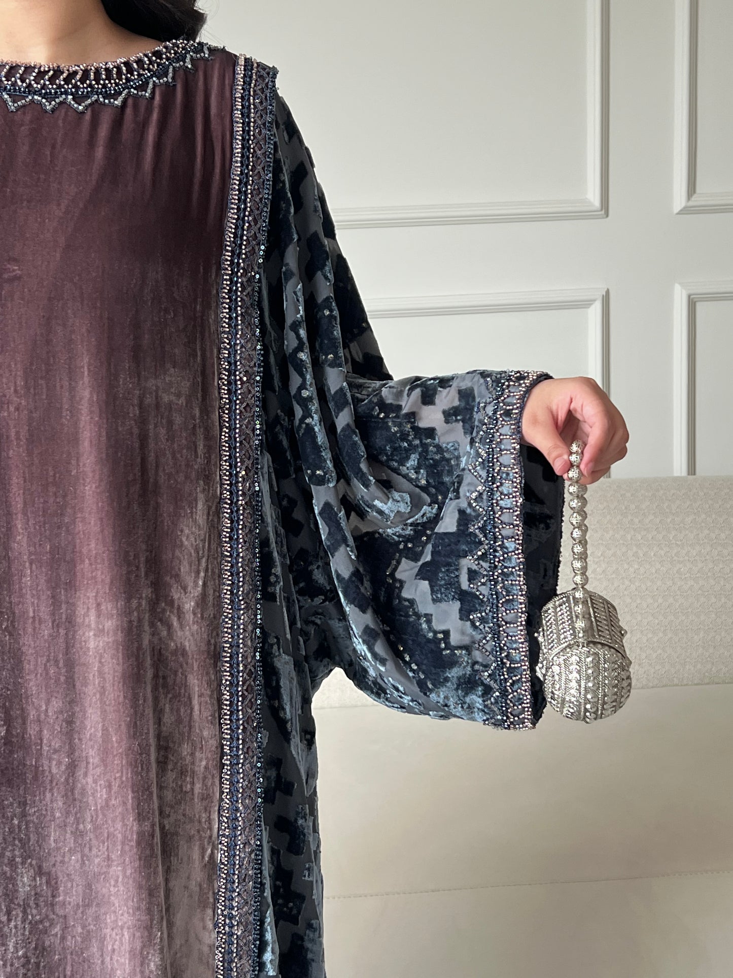 DN249 - VELVET EMBROIDERY