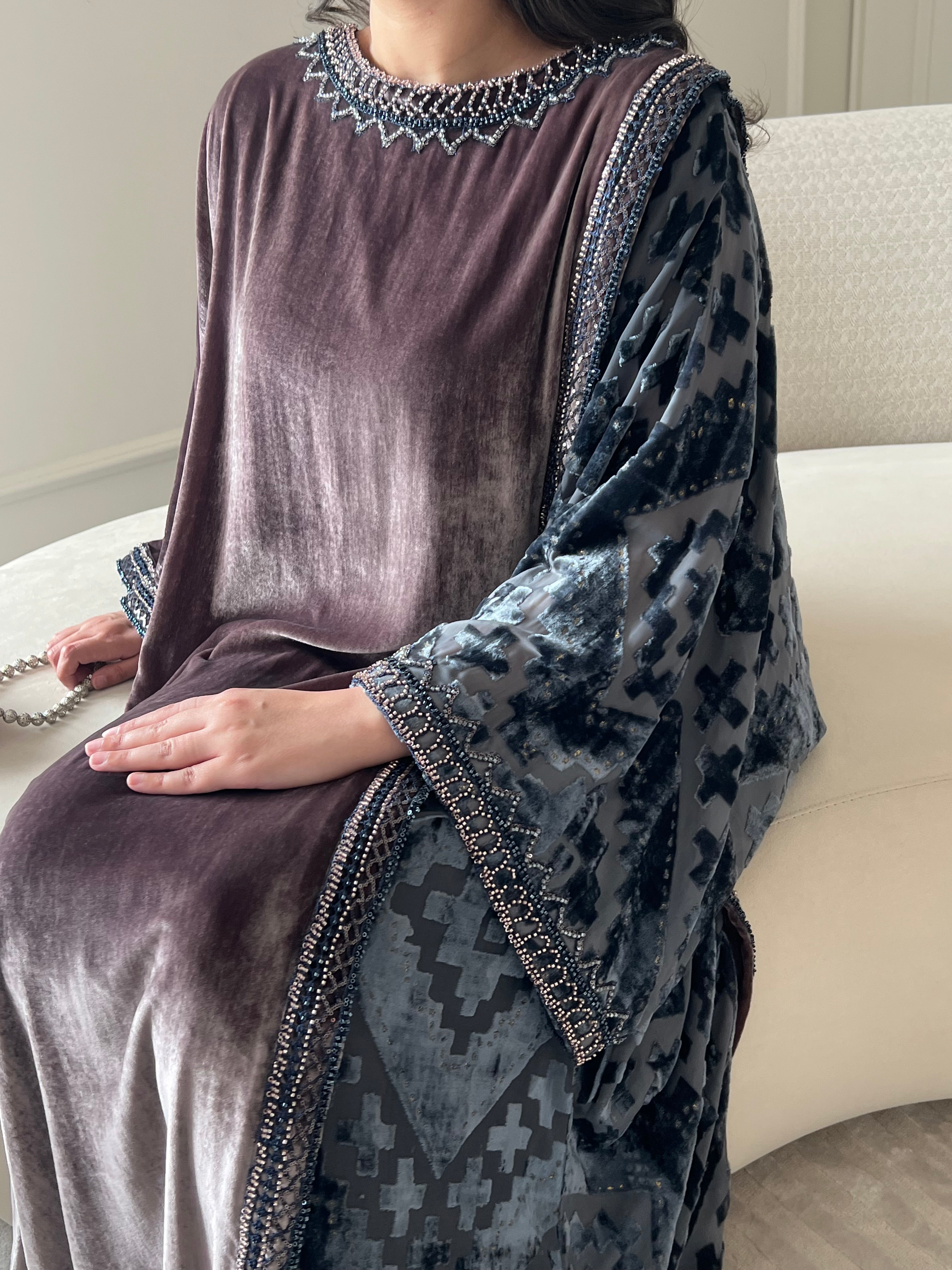 DN249 - VELVET EMBROIDERY