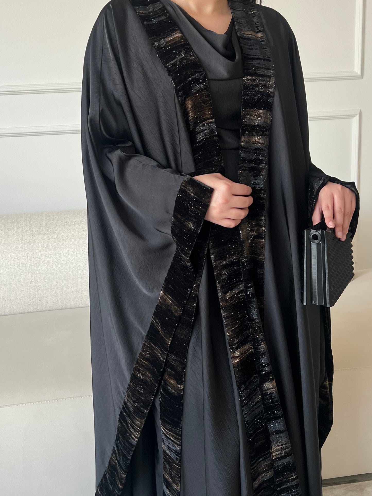 DN224 - SILK ABAYA SET