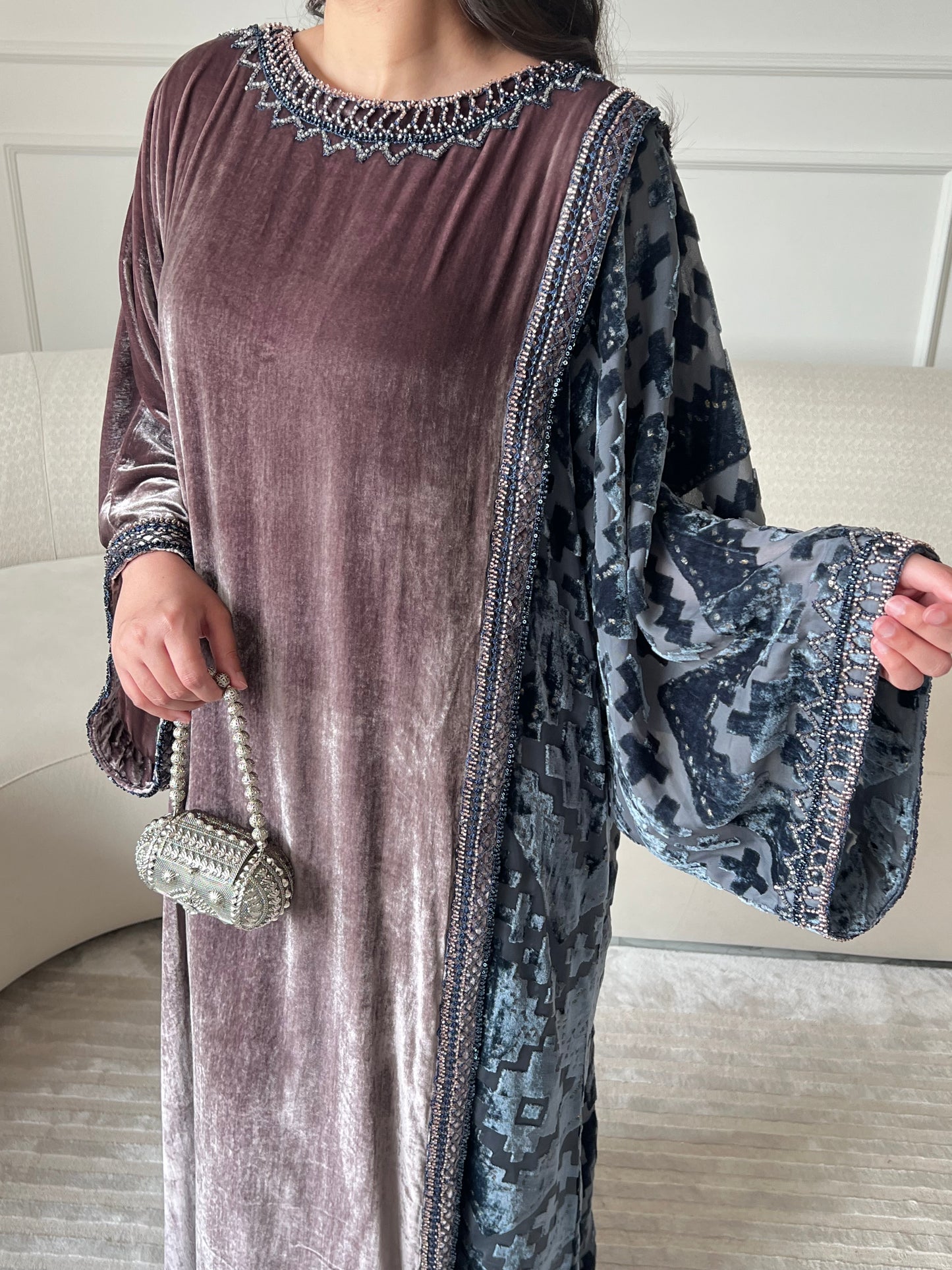 DN249 - VELVET EMBROIDERY