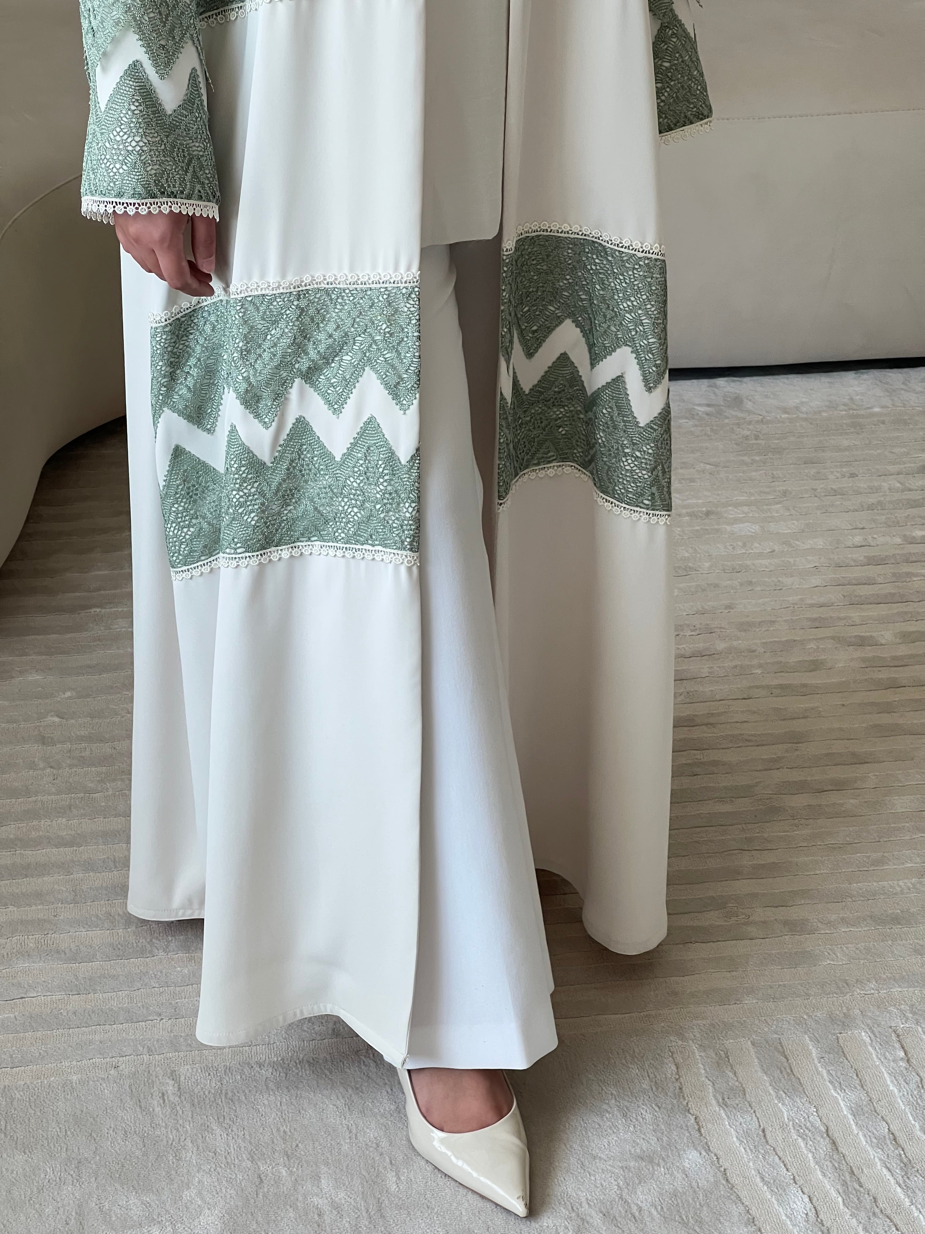 DN269 - LACE ABAYA