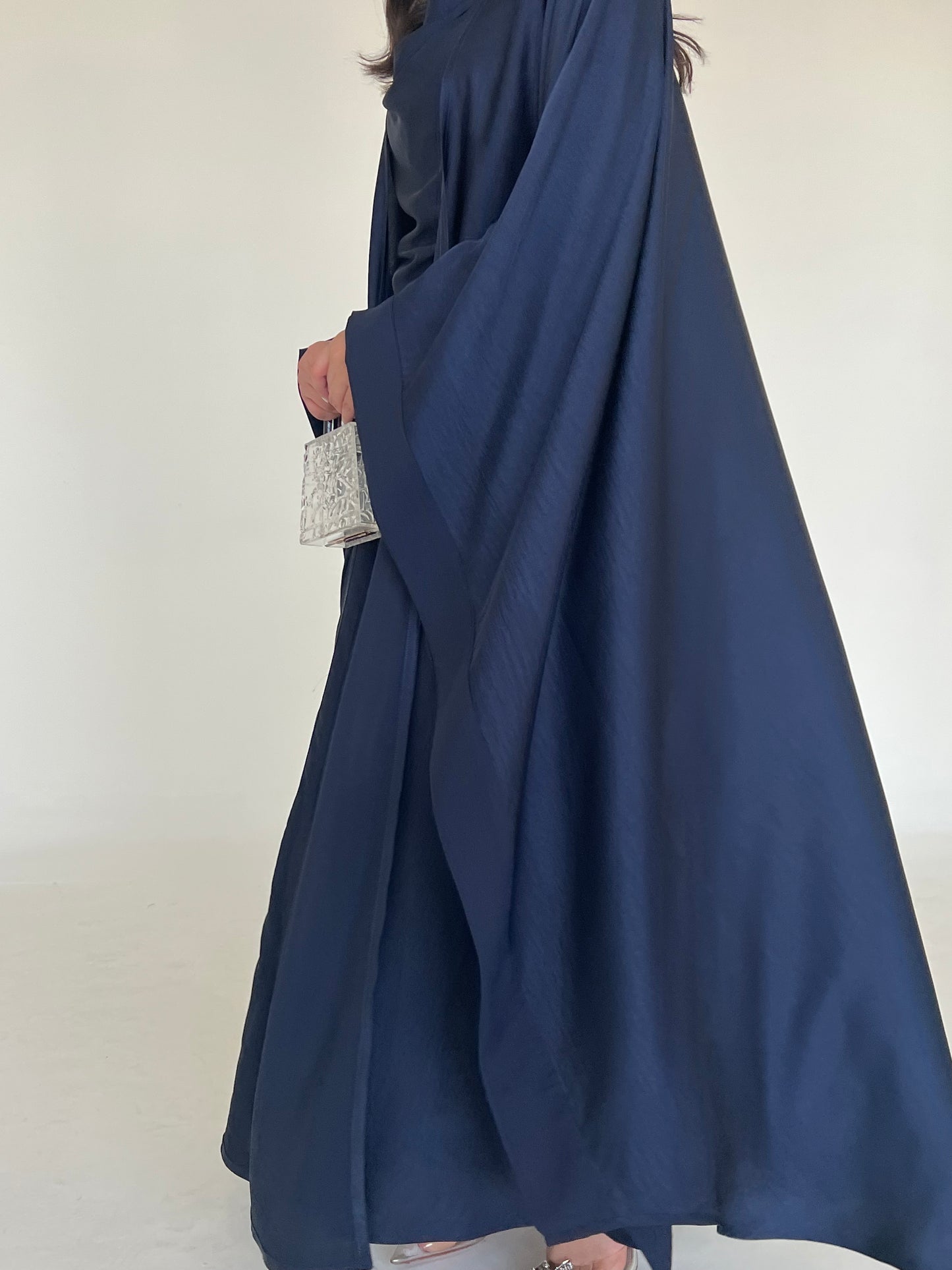 DN075 - SILK ABAYA SET